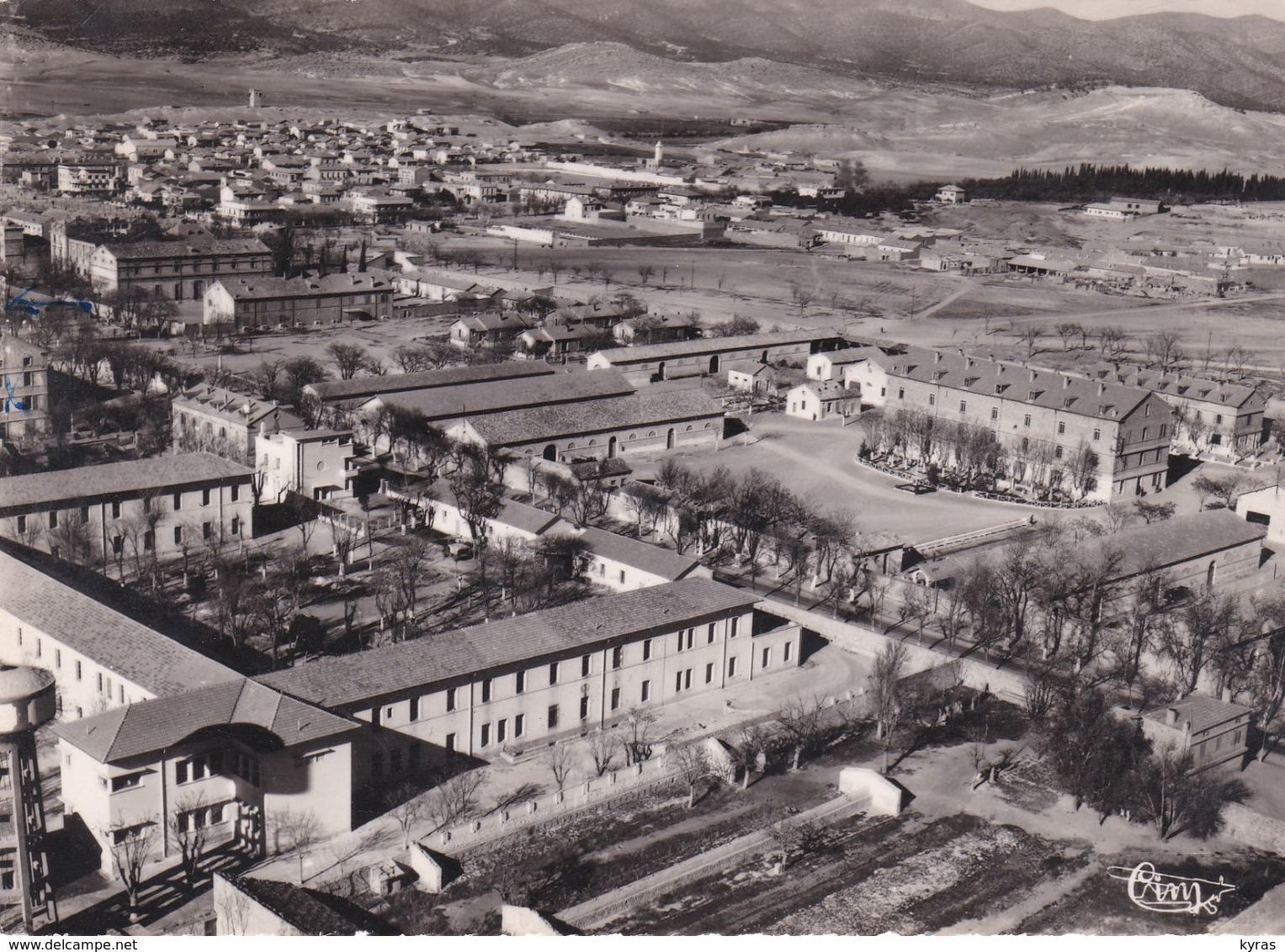 Cpsm 10x15.  ALGERIE . BATNA. Vue Aérienne Sur L'Hôpital - Batna