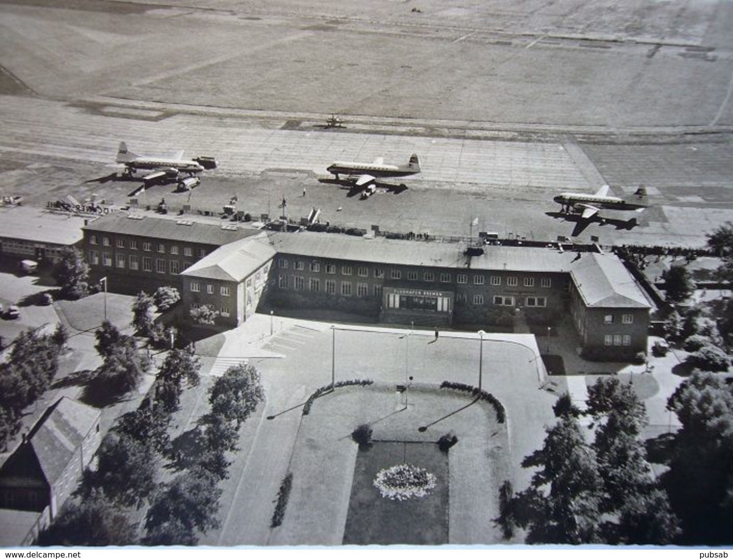 Avion / Airplane / BRITISH AIRWAYS  / Vickers Viscount & LUFTHANSA / Convair / Seen At Bremen Airport - 1919-1938: Entre Guerres