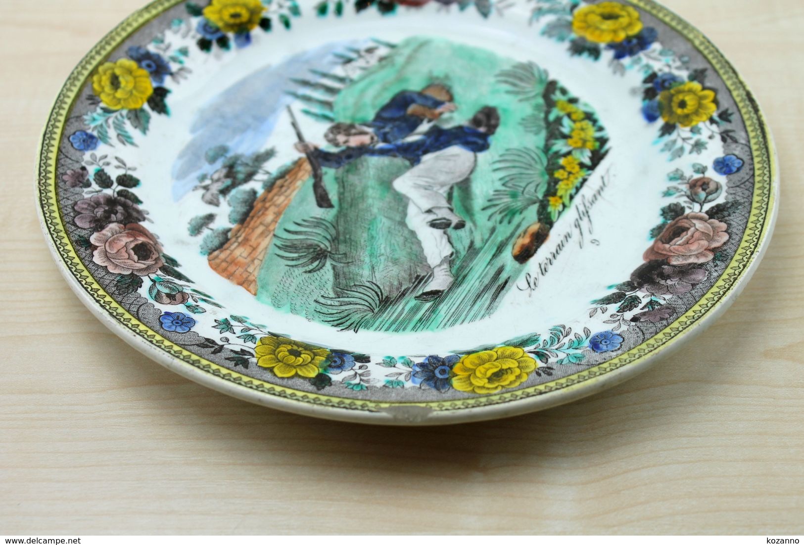 ASSIETTE CHOISY POLYCHROME FAIENCE XIXe - THEME: LA CHASSE - N°9: LE TERRAIN GLISSANT - Teller