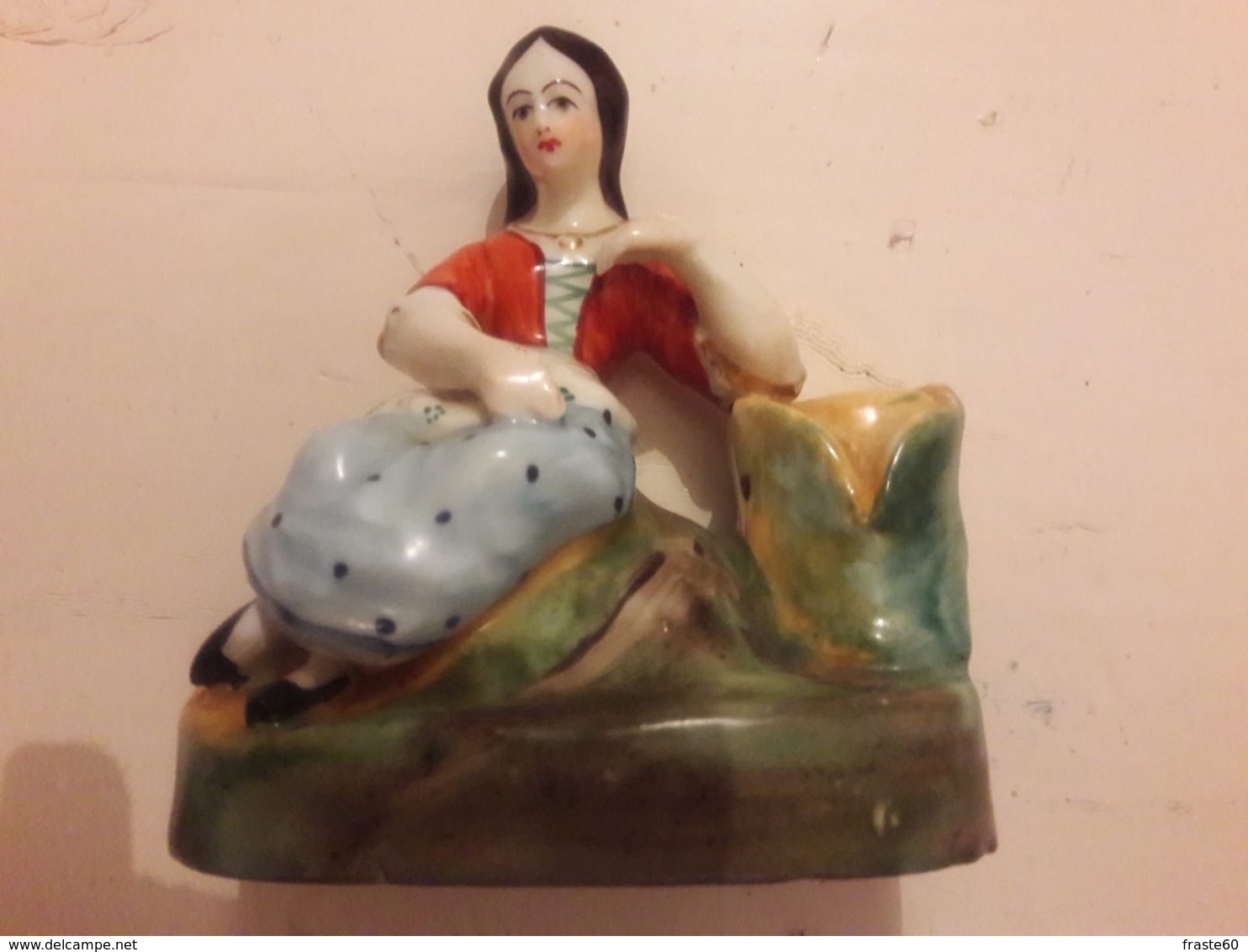 Encrier En  Porcelaine Représentant Une Jeune Fille - Inkwells