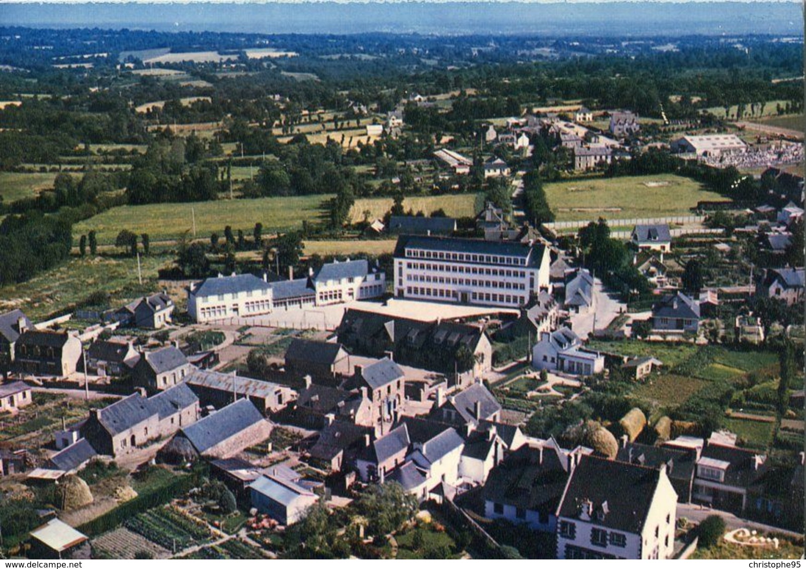 22 .n° 22932 . Bourbriac . Vue Generale Aerienne . Cpsm.1O.5 X15cm. - Other & Unclassified