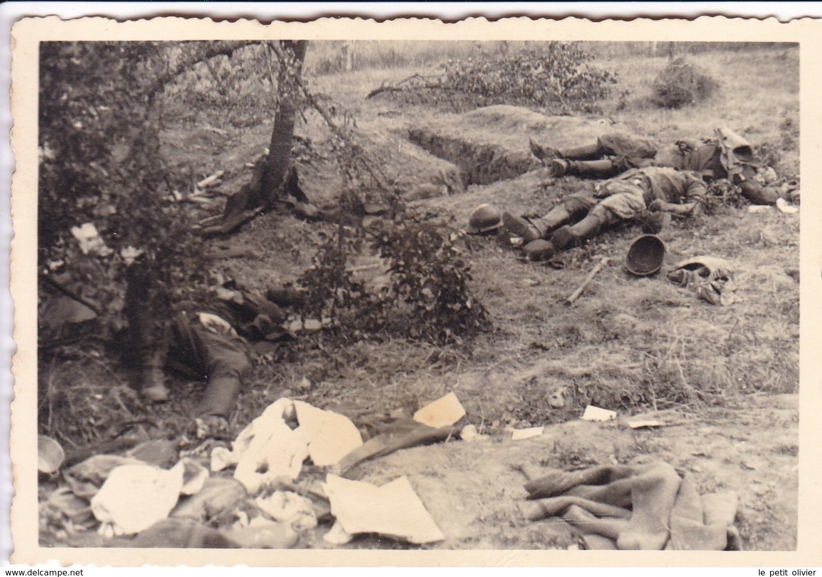 PHOTO ORIGINALE 39 / 45 WW2 WEHRMACHT FRANCE LA GUERRE EST PERDUE SOLDATS FRANCAIS MORT AU COMBAT - Guerre, Militaire