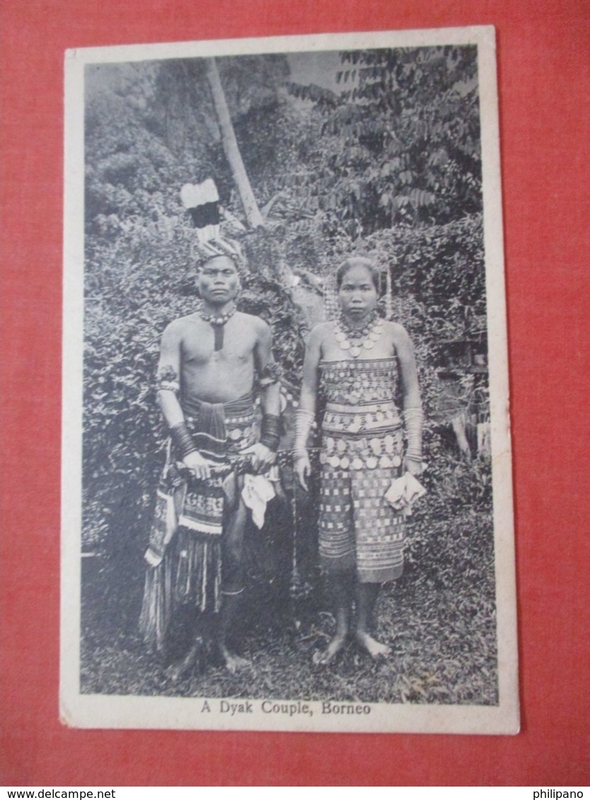 A Dyak Couple Borneo   Ref 4221 - Malesia