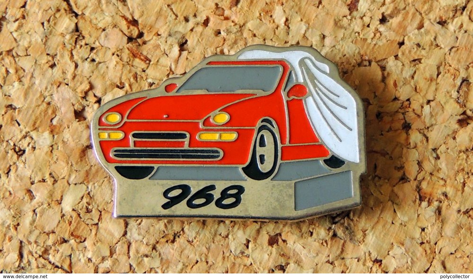 Pin's PORSCHE 968 Levé De Rideau - Daté Du 17 Octobre 1991 - Peint Cloisonné - Fabricant Inconnu - Porsche