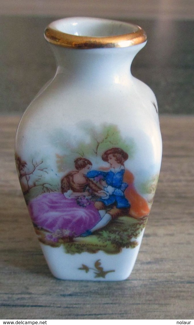 Vase Miniature En Porcelaine -Limoges France - Personajes