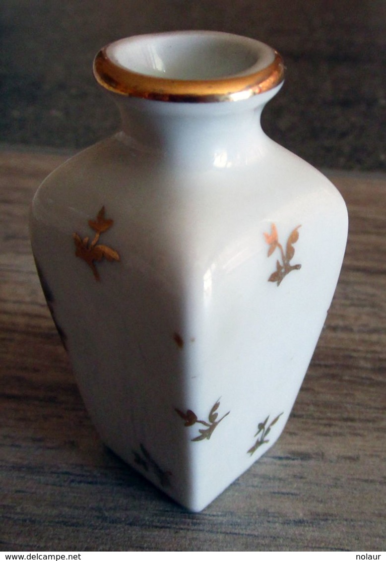 Vase Miniature En Porcelaine -Limoges France - Personnages