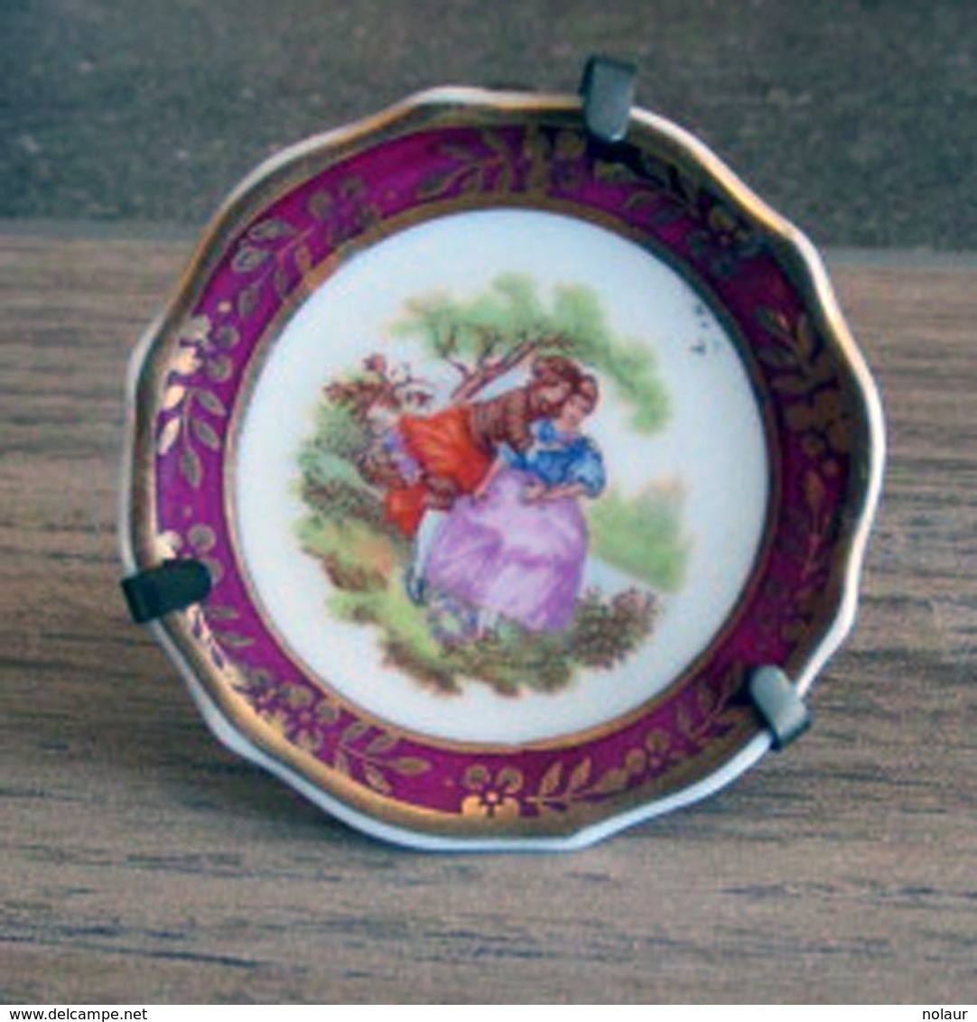 Assiette Miniature En Porcelaine - Limoges France - Personajes