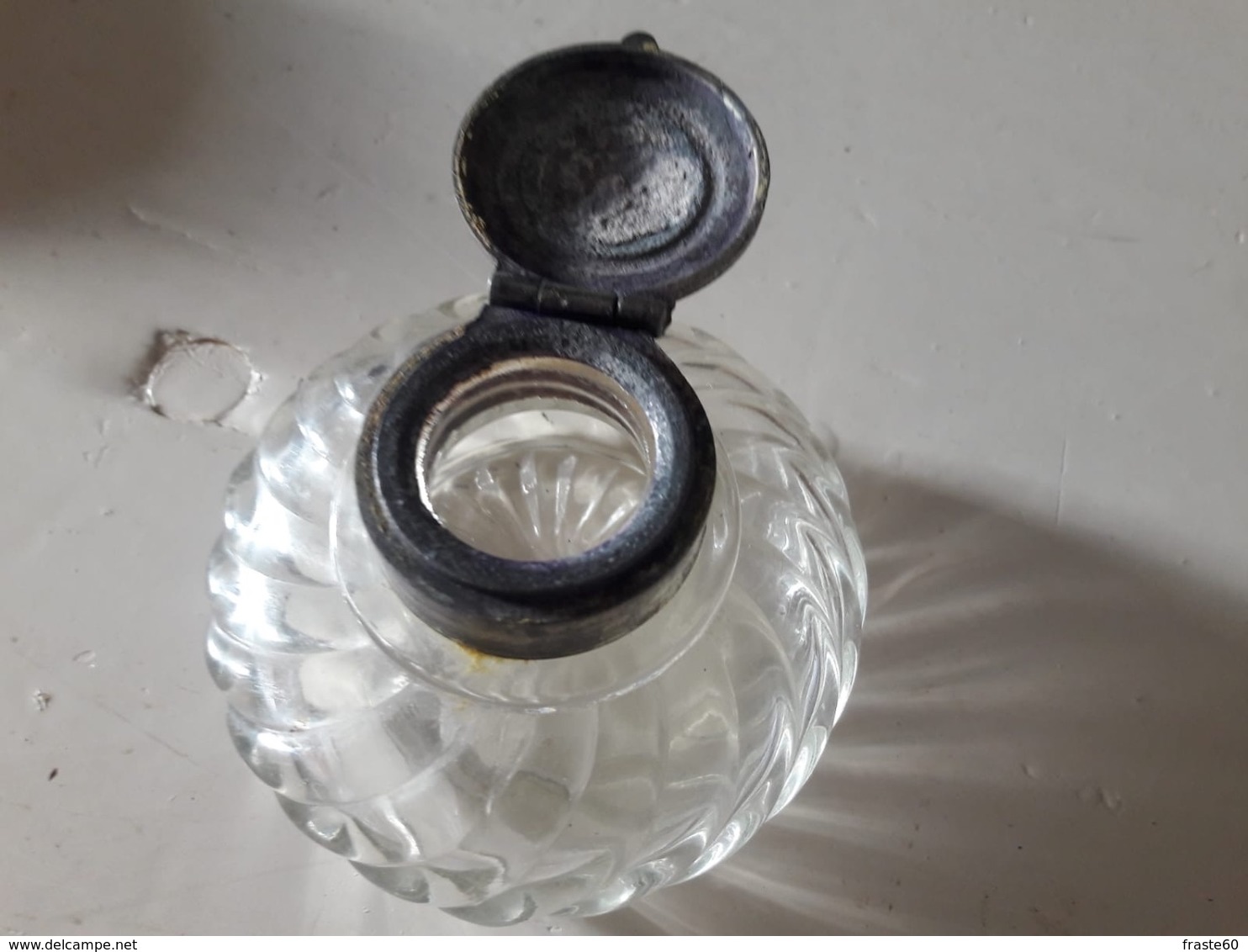 Encrier En Verre épais, Capuchon En étain - Inkwells