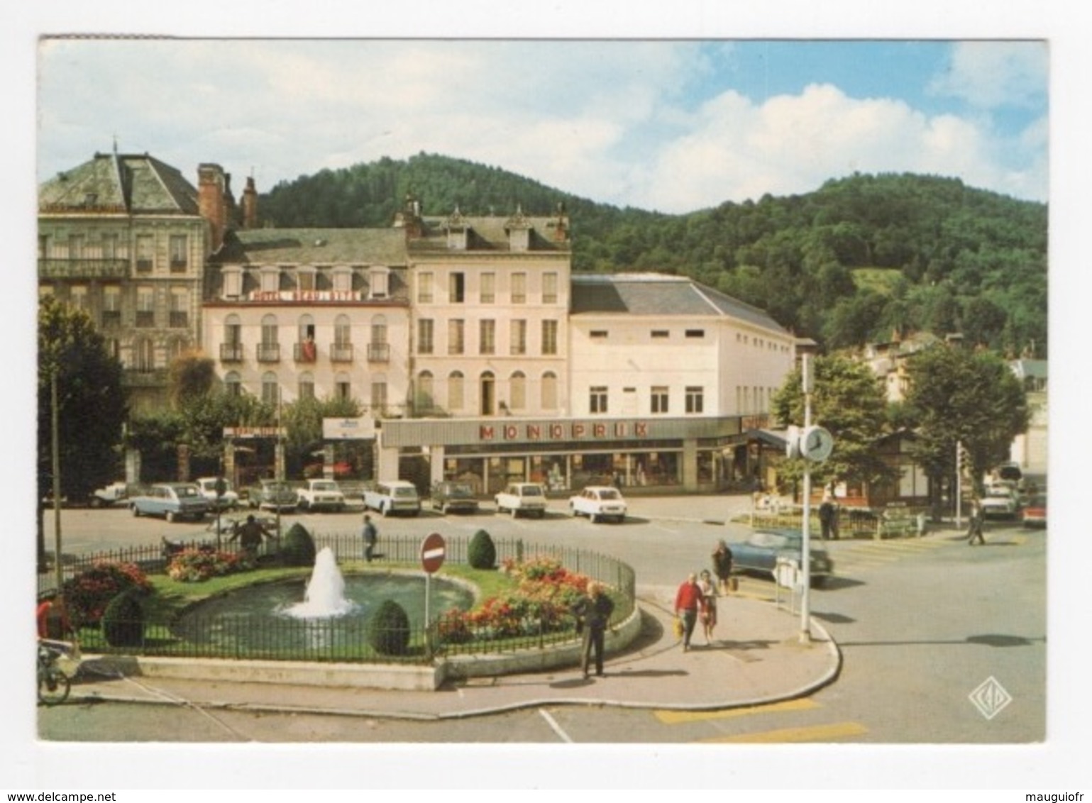 DF / 65 HAUTES PYRÉNÉES / BAGNERES DE BIGORRE / PLACE LAFAYETTE ET LE MONOPRIX / 1973 - Bagneres De Bigorre