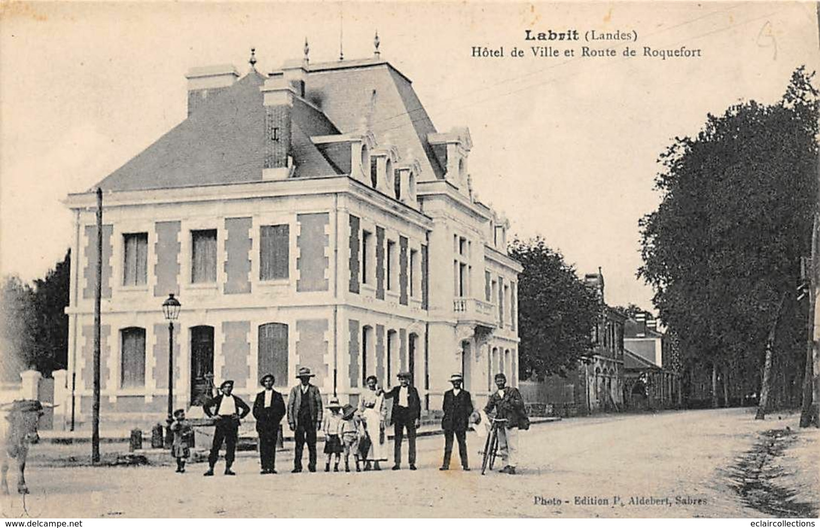 Labrit      40       Hôtel De Ville  Et Route De Roquefort        (voir Scan) - Labrit