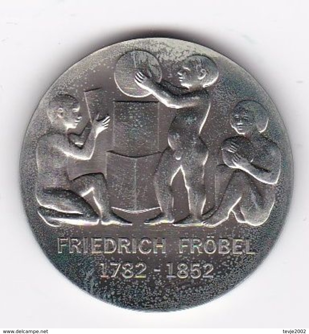 Rb_ DDR - 5 Mark - 1982 - Friedrich Fröbel (63) - 5 Marcos