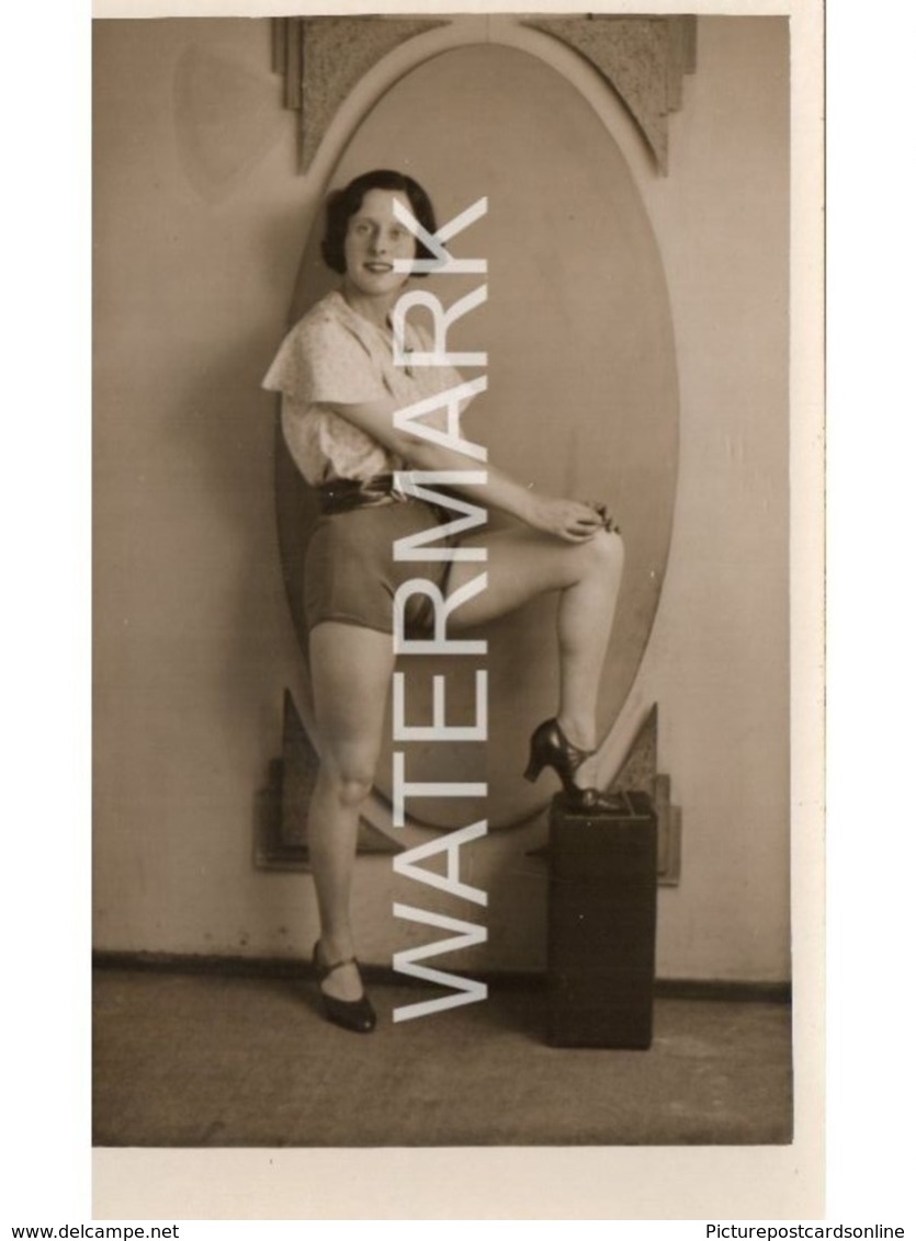 LADY IN NICE POSE FOR CAMERA IN SHORT TROUSERS OLD R/P POSTCARD - Photographs