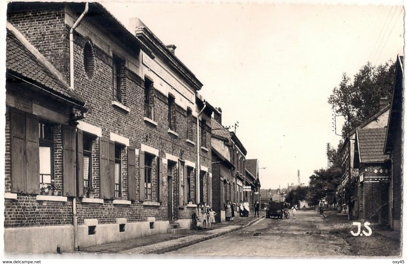 2 Cpsm - Bertincourt - La Gendarmerie Et Rue G. Clemenceau + Grande Rue - Bertincourt