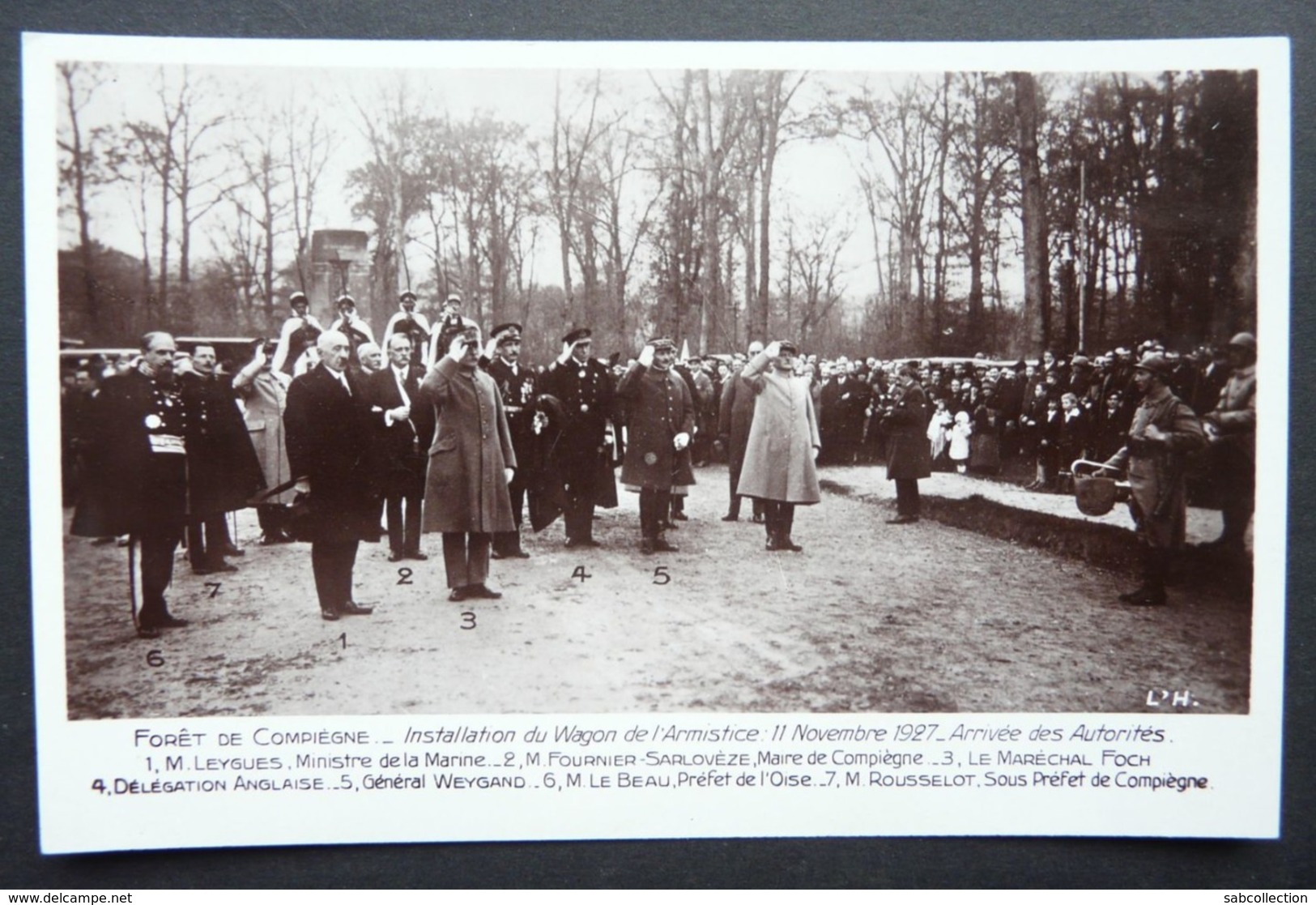 Forêt De Compiègne. Installation Du Wagon De L'armistice 11/11/1927 - Arrivée Des Autorités... L'H - War 1914-18