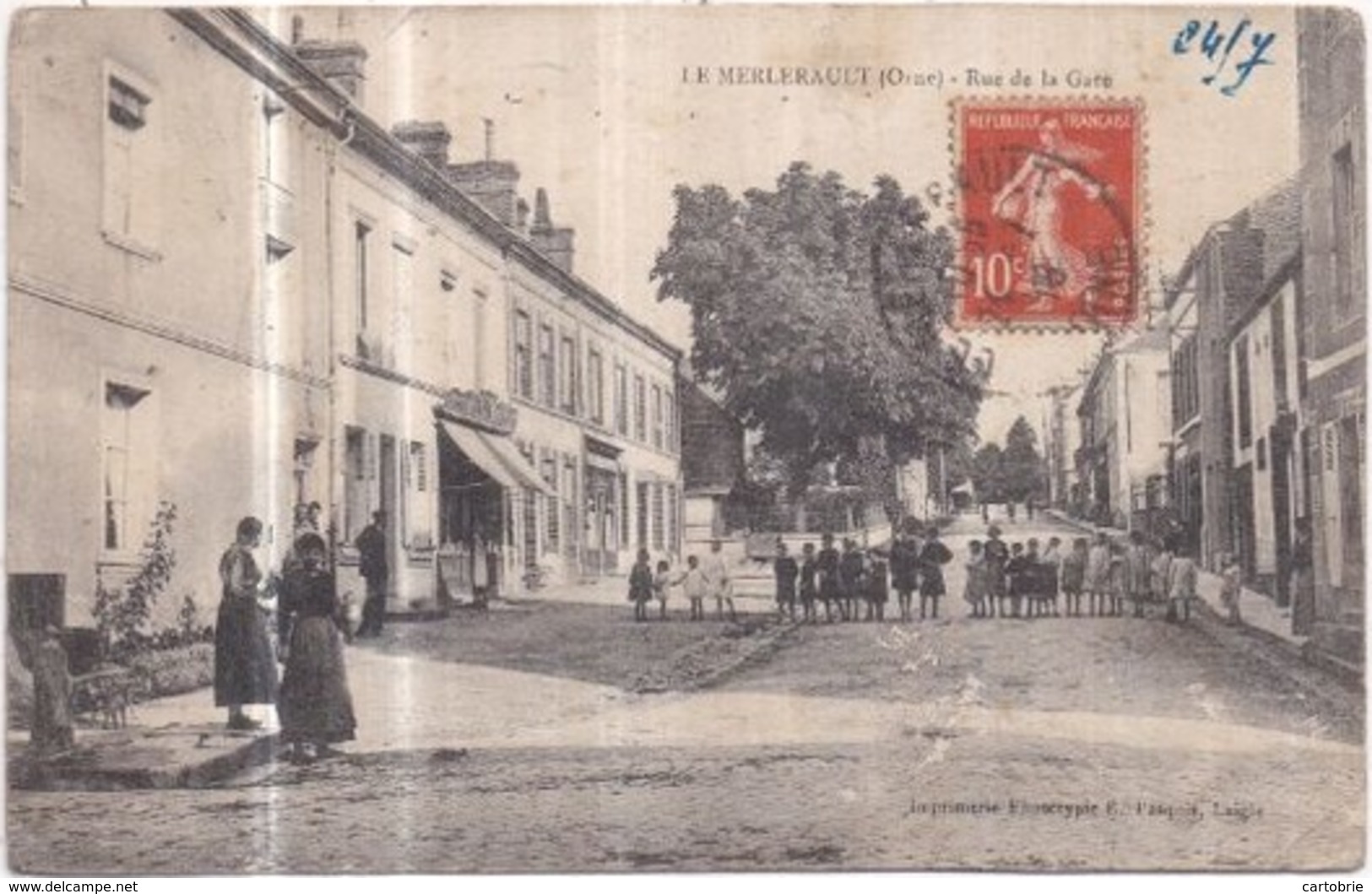 Dépt 61 - LE MERLERAULT - Rue De La Gare - Très Animée : Une Nuée D'enfants - Le Merlerault