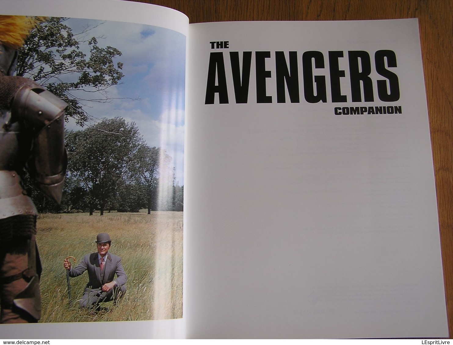 THE AVENGERS COMPANION Chapeau Melon Et Bottes De Cuir Cinéma Série TV Movie J Steed Emma Peal Seasons Télévision - Libros Sobre Colecciones