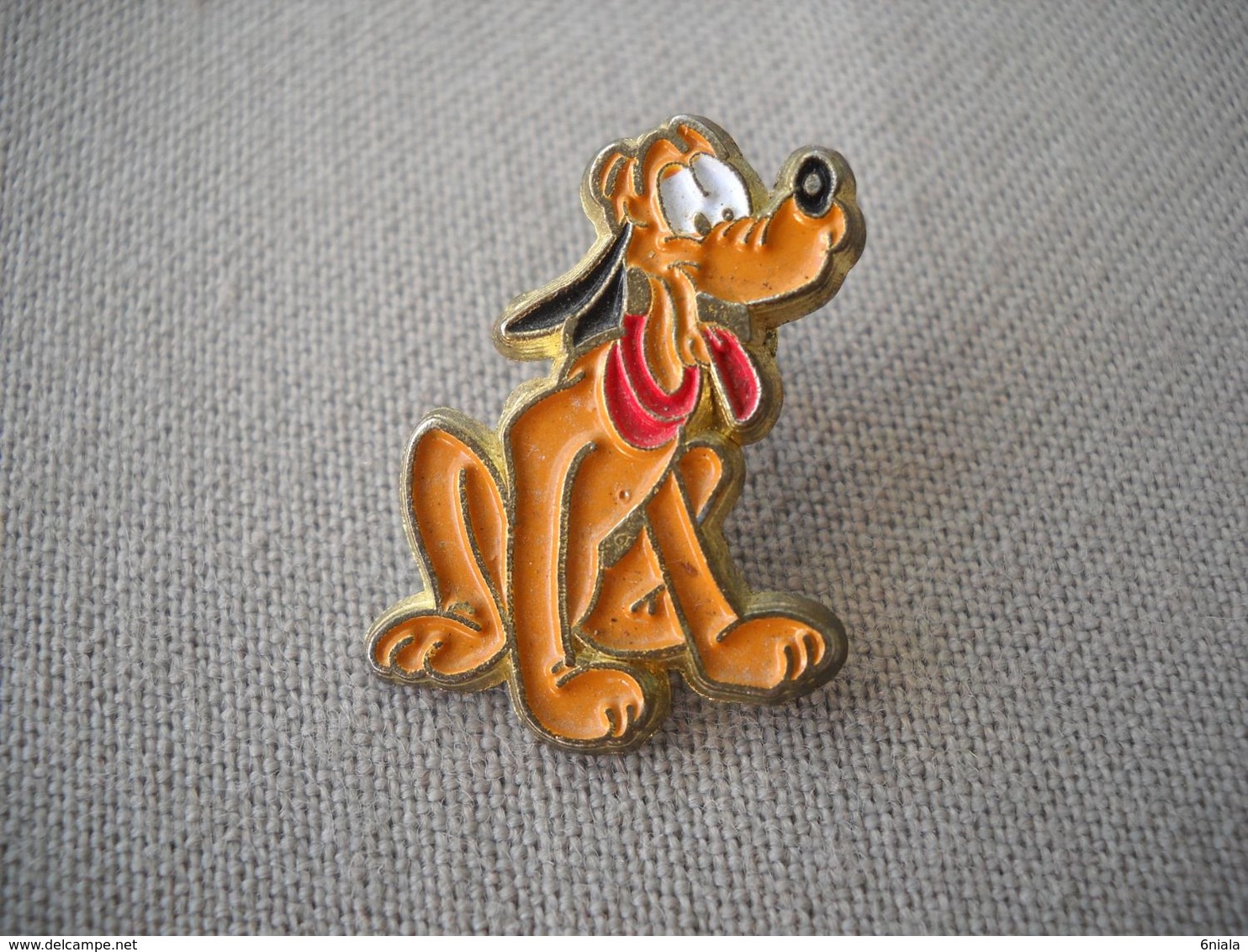 1747 Pin's Pins   Chien Disney PLUTO - Disney