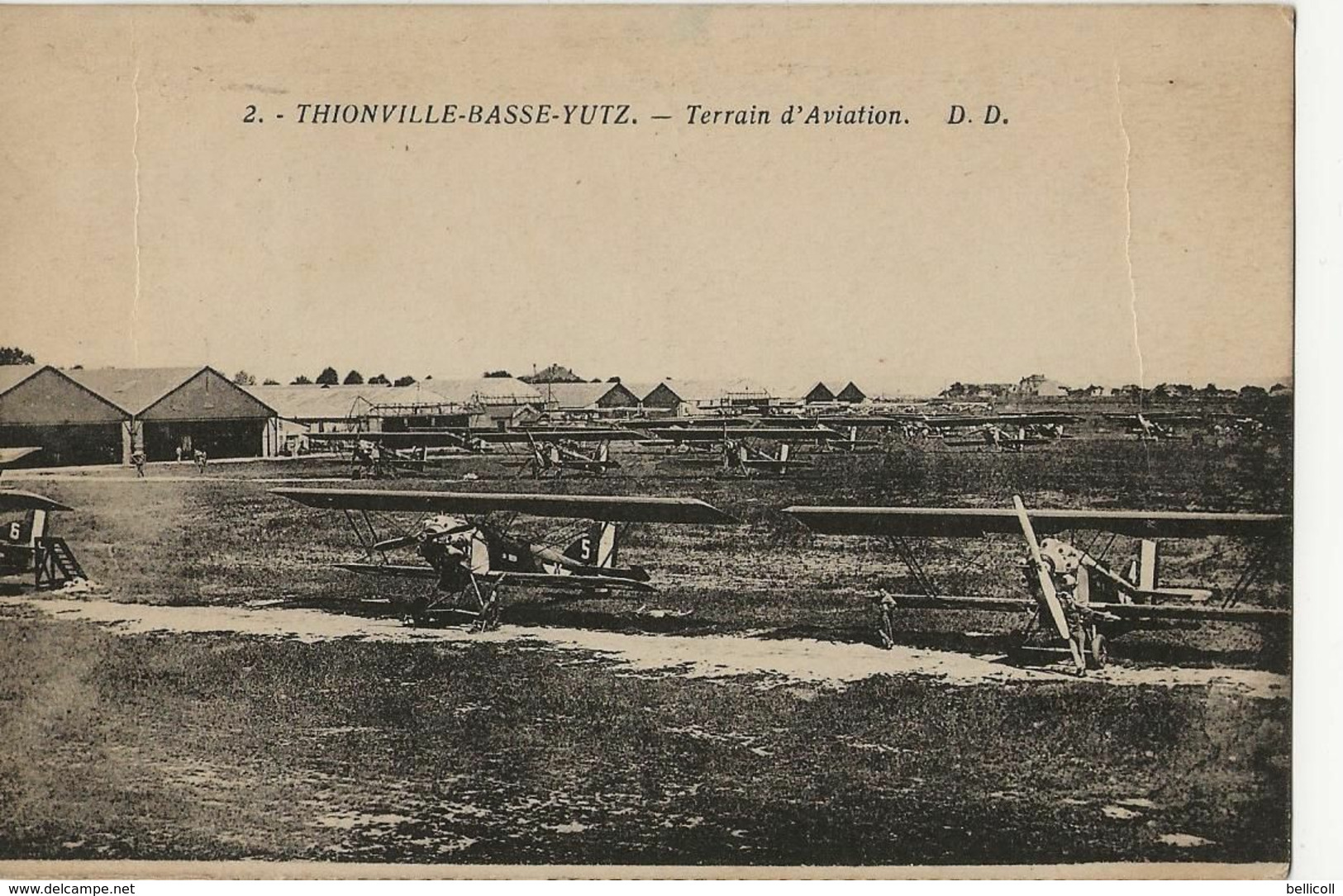 THIONVILLE-BASSE-YUTZ  -  Terrain D'Aviation (Hangars Et Nombreux Avions Au Sol) - Thionville