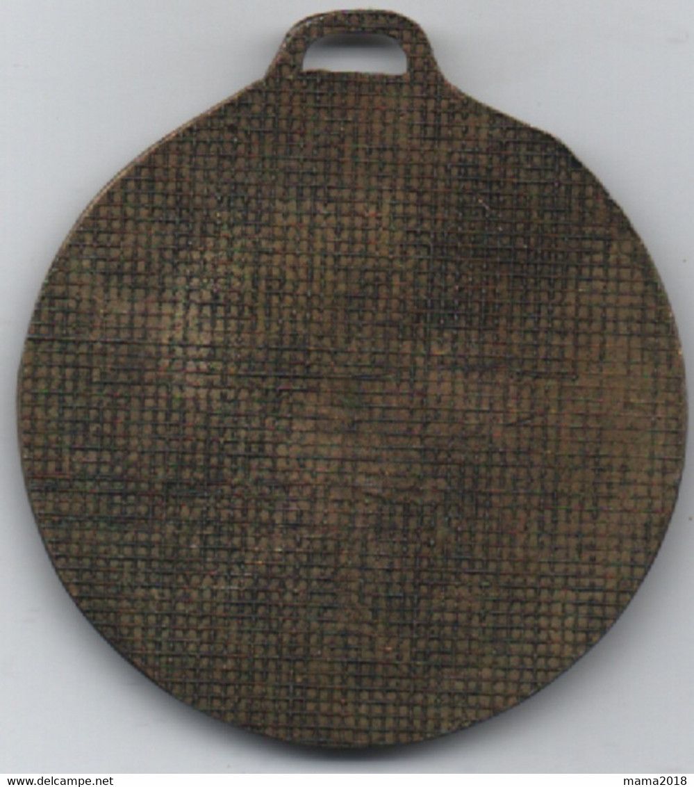 Ancienne Médaille  Métal  Tir à L'arc Sur Cible   Pas De Marque 50 Mm - Bogenschiessen