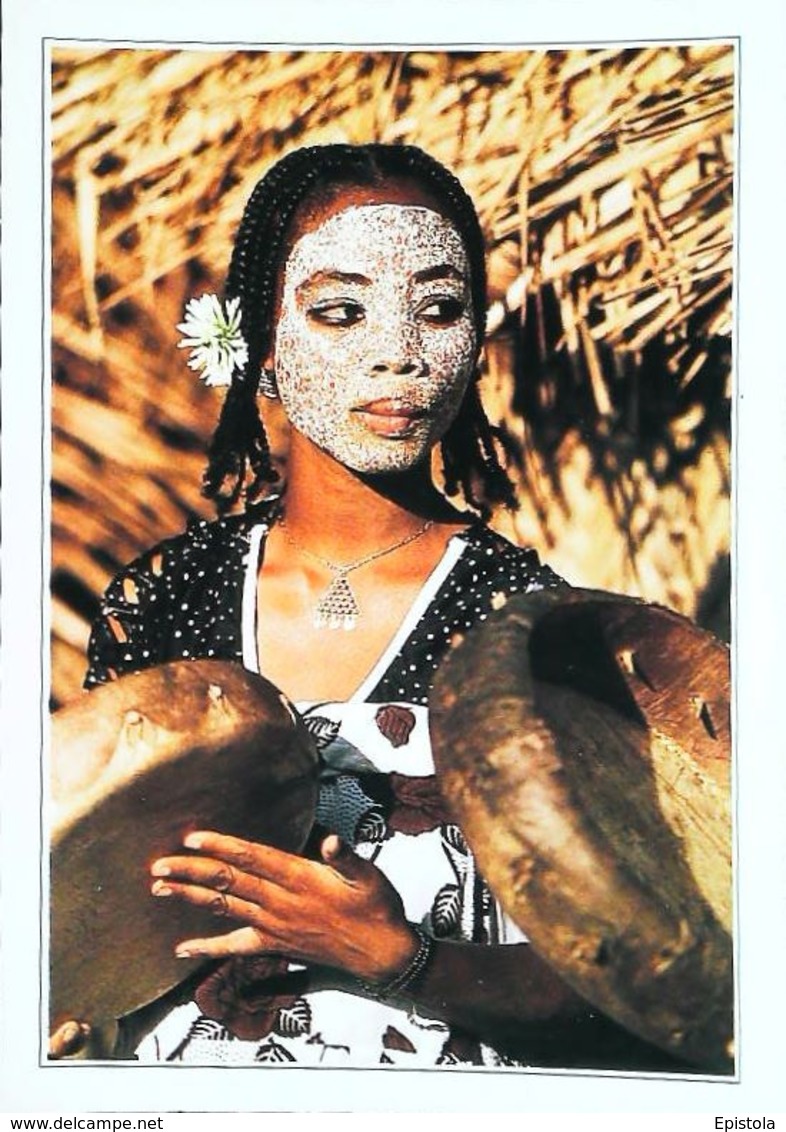 Comores   Bambao   Fete Locale  Ile De Ndzouani - Tam Tam   Type Femme  Woman  - Années 1980s - Comoros
