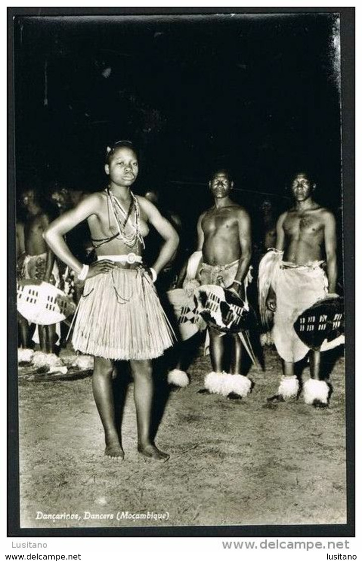 Dançarinos Dancers Jeune Femme Aux Seins Nus Black Nude Nu Girl Topless - Mozambique Moçambique (2 Scans) - Mozambique