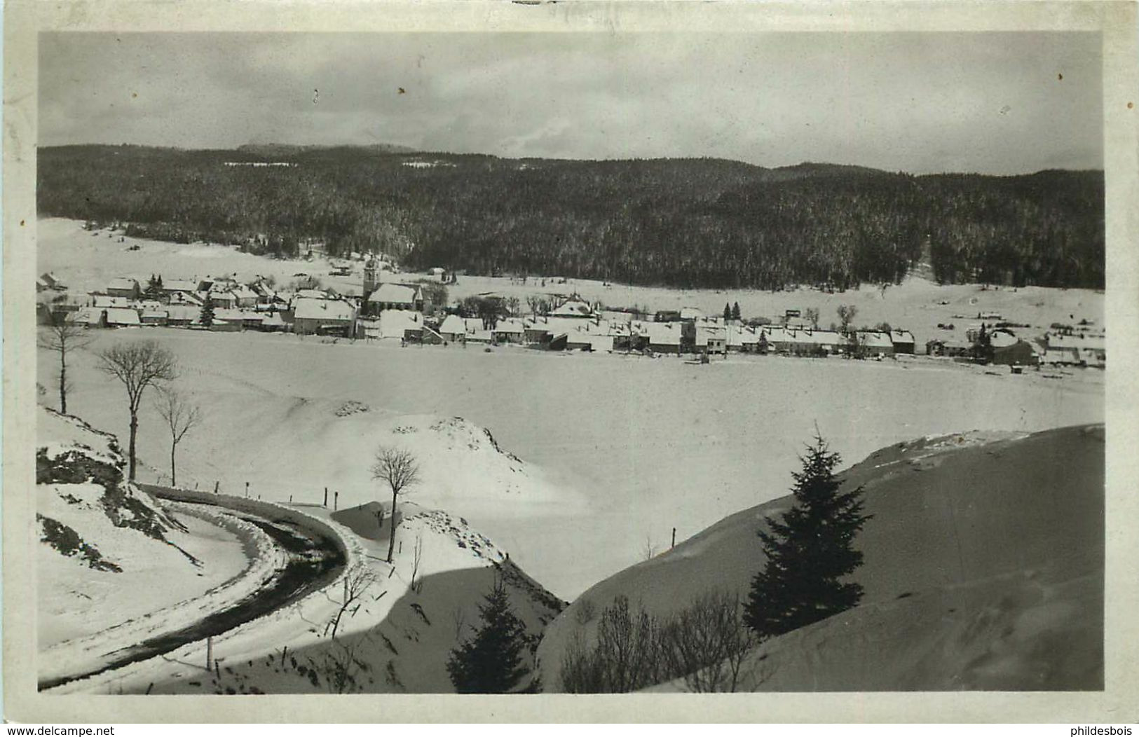 DOUBS  MOUTHE Le Village Et La Chaine Du Noirmont  (cliché Vuez) - Mouthe