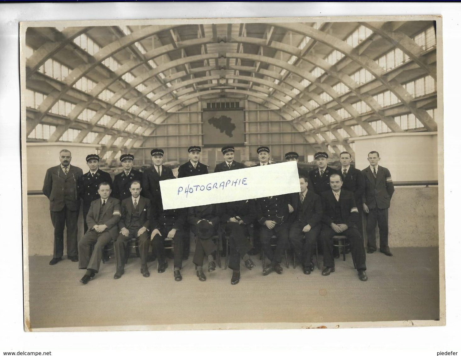 BELGIQUE - SCHAERBEEK ? Photographie  De Personnes ( Chemin De Fer Belge ? )  Photo L' épi, Av. Huart-Hamoir - Otros & Sin Clasificación