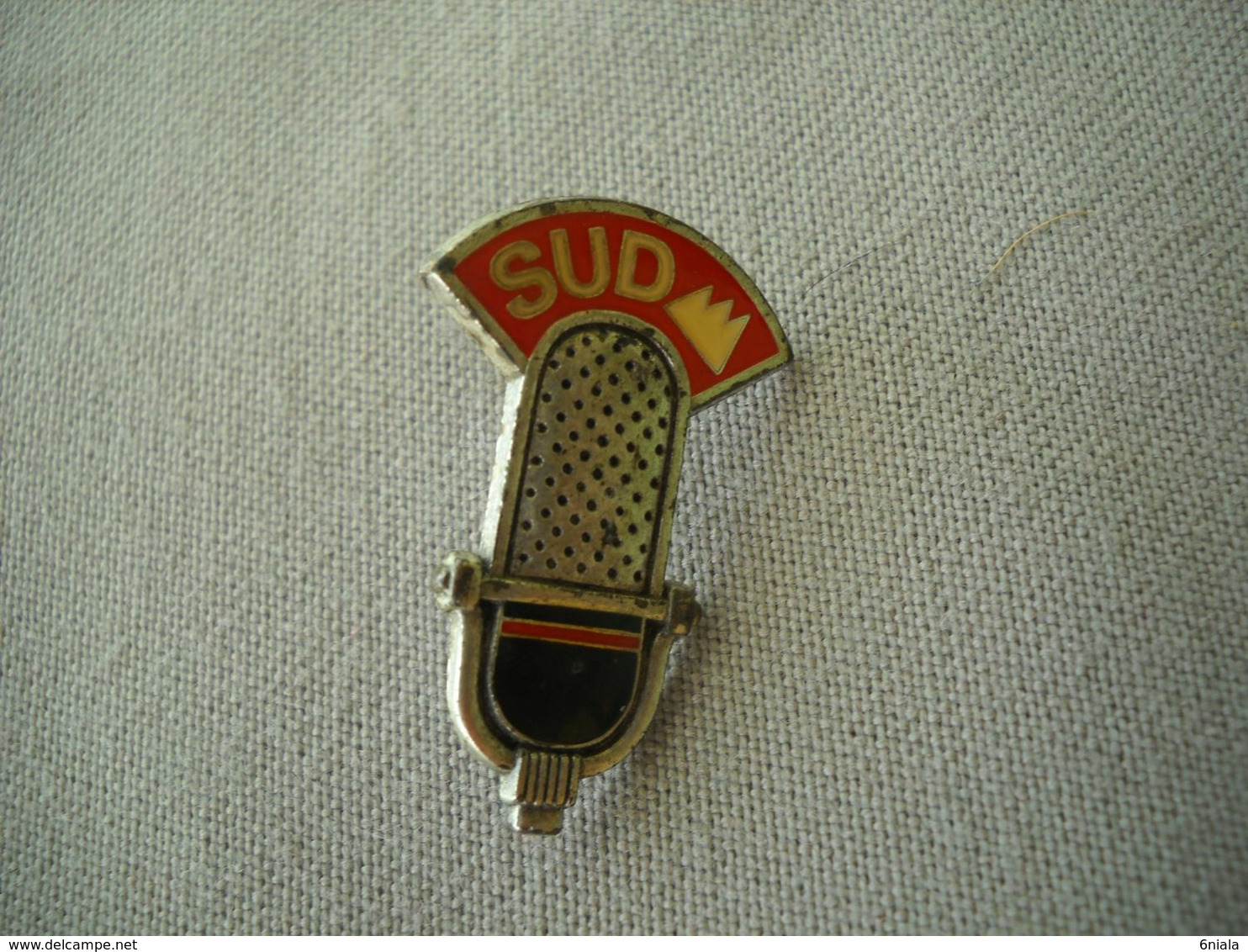 1782 PINS  PIN'S  SUD RADIO                    Micro  Média - Médias