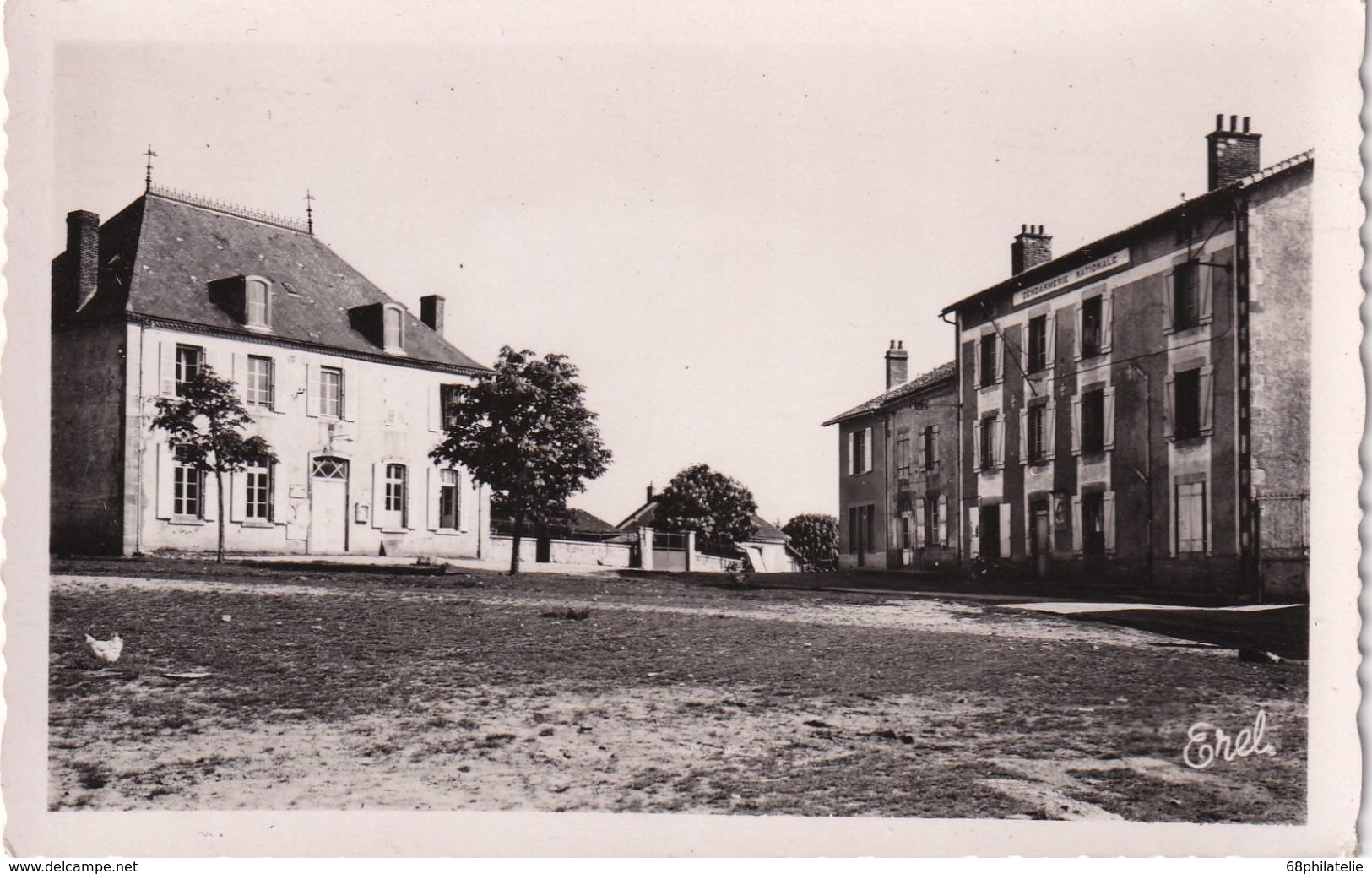 FRANCE 1973 CARTE POSTALE DE MEZIERE SUR ISSOIRE  L'ECOLE DES GARCONS ET LA GENDARMERIE - Meziere Sur Issoire