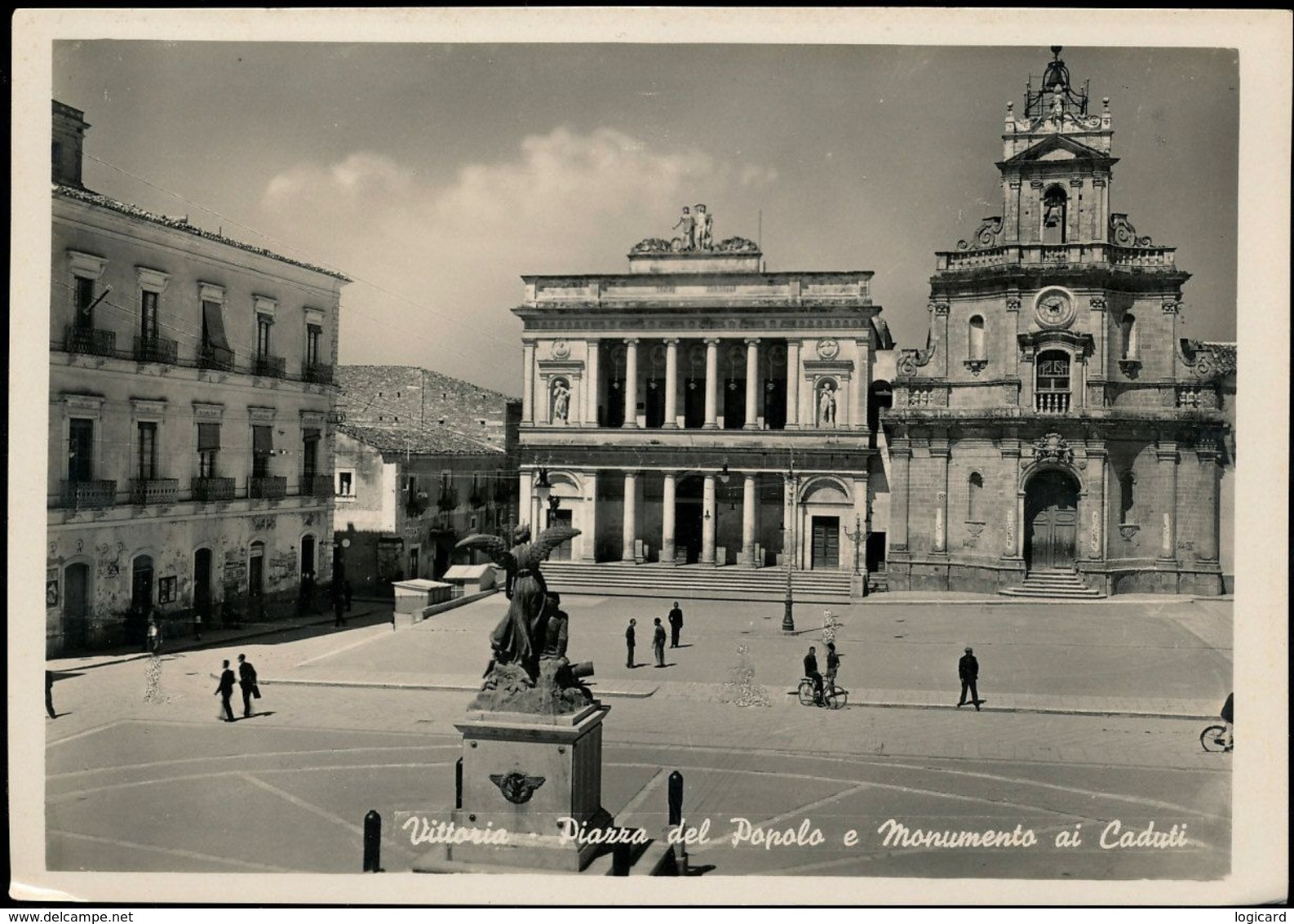 VITTORIA - PIAZZA DEL POPOLO E MONUMENTO AI CADUTI.. CON CORREZIONI SUL NEGATIVO - Vittoria