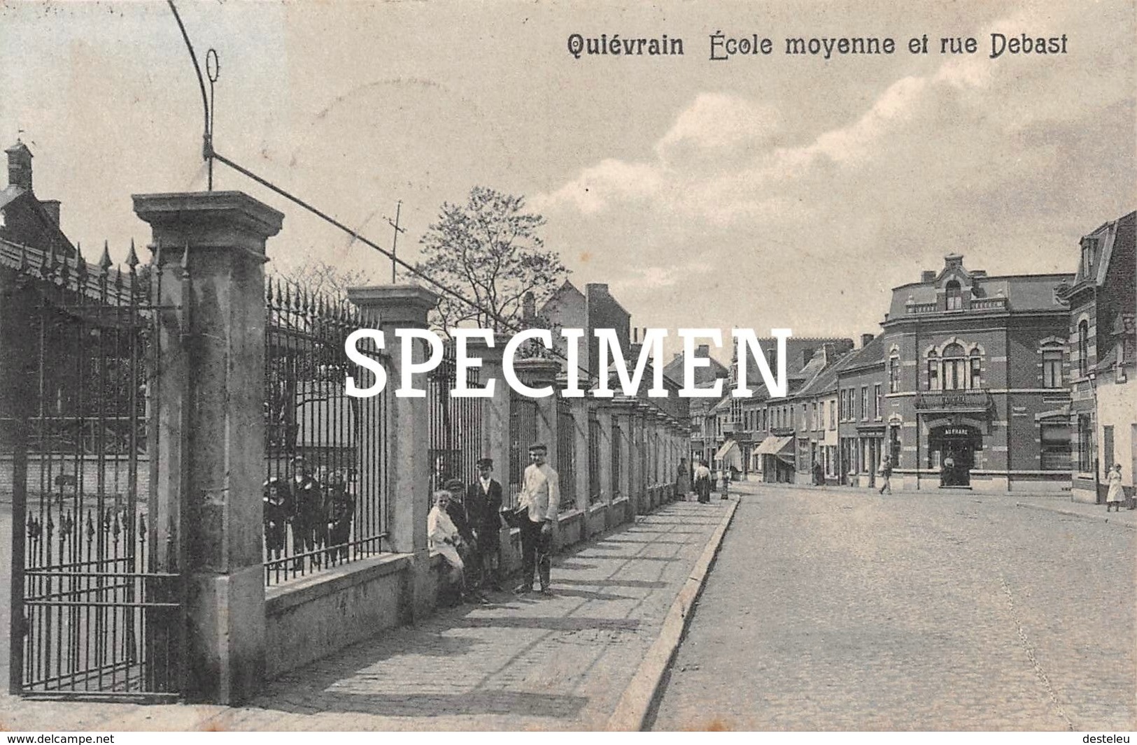 Ecole Moyenne Et Rue Debast - Quiévrain - Quiévrain