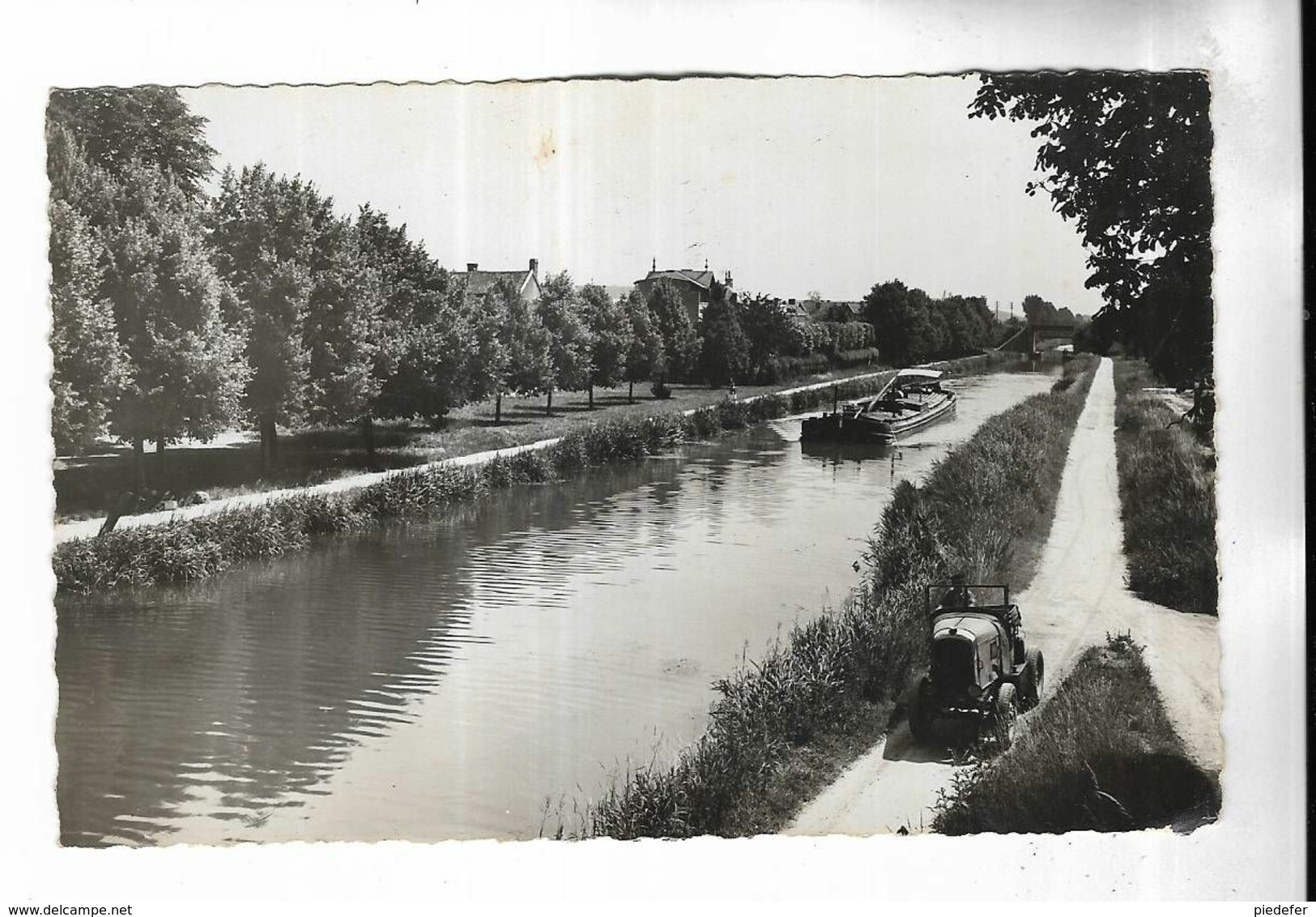 51 - AY ( Marne ) - Halage De Péniche Sur Le Canal. Péniche Tirée Par Tracteur Automobile - Ay En Champagne