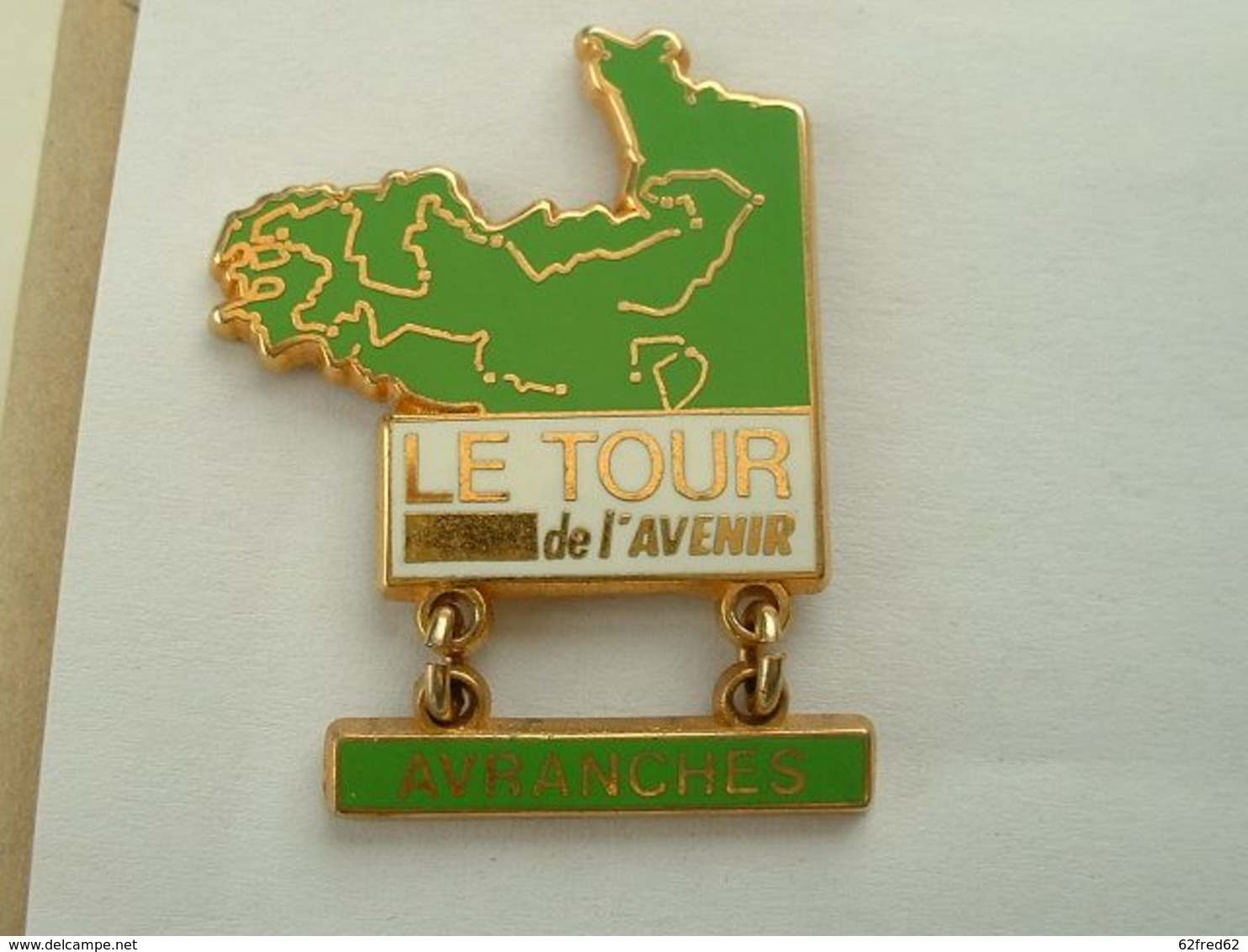 PIN'S VELO - CYCLISME - LE TOUR DE L'AVENIR - AVRANCHES - Ciclismo