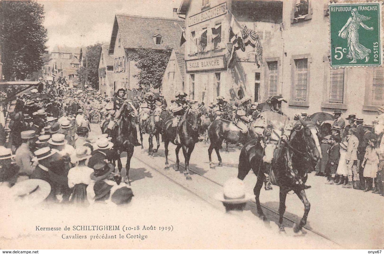 SCHILTIGHEIM (67-Bas-Rhin) Kermesse Août 1919 Cavaliers Précédent Le Cortège-Café Bar Concert " Salle Blanche  - 2 SCANS - Schiltigheim