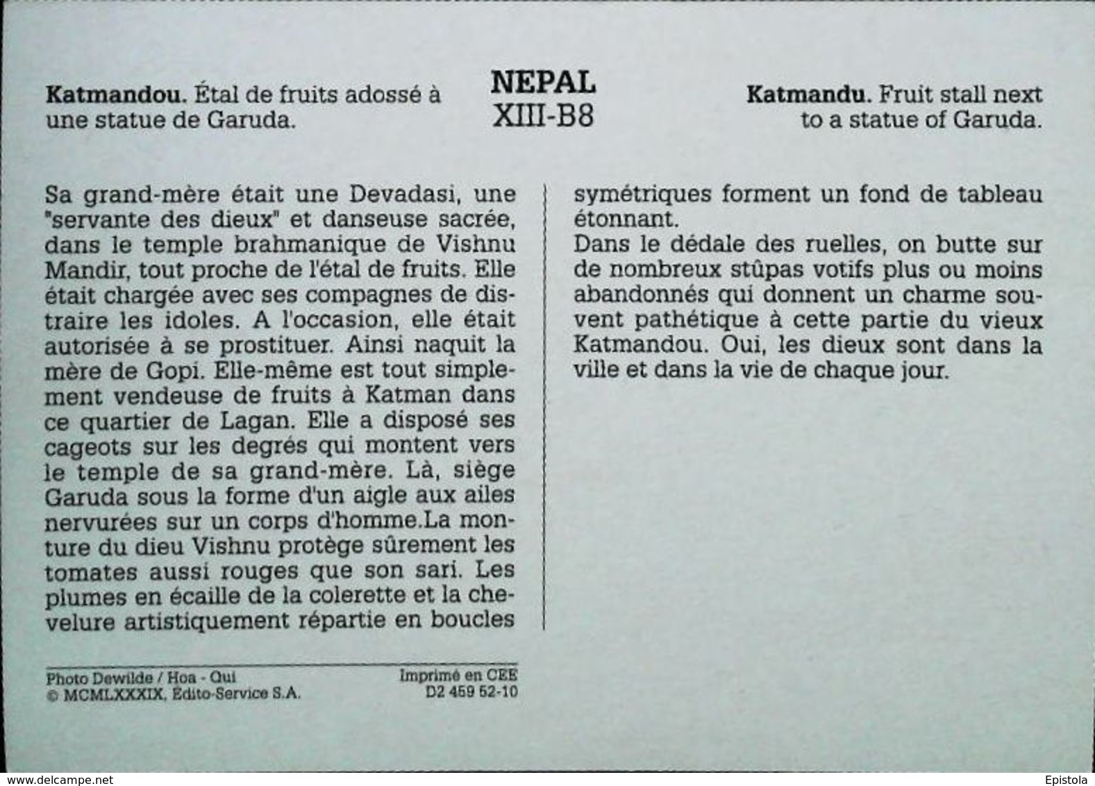 Nepal   Katmandou Etal De Fruits Adossé à Une Statue De Garuda     Années   80s - Népal