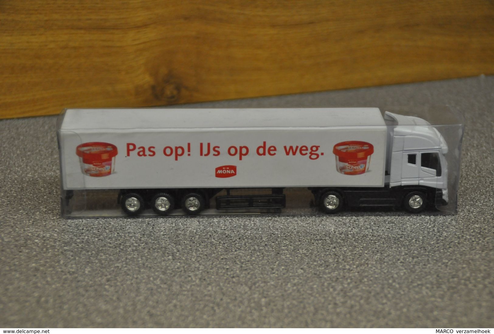 Mona Toetjes Truck 1040 EMTÉ / Jan Linders Supermarkten Scale 1:87 - Trucks, Buses & Construction