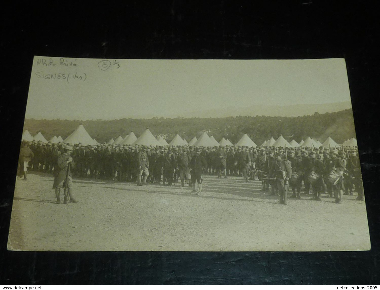 CARTE-PHOTO PRIVEE - REVUE DU 14 JUILLET 1916 à SIGNES-CHIBRON - LE REGIMENT  ... - 83 VAR (CN) - Signes