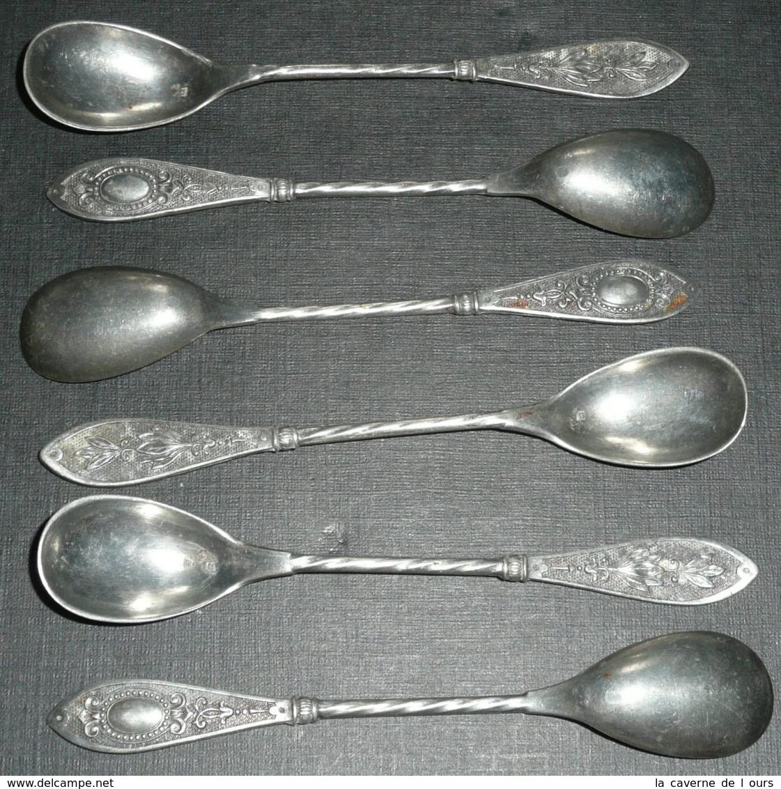 Rare Lot De 6 Petites Cuillères En Métal Avec Décor Louis XVI - Spoons