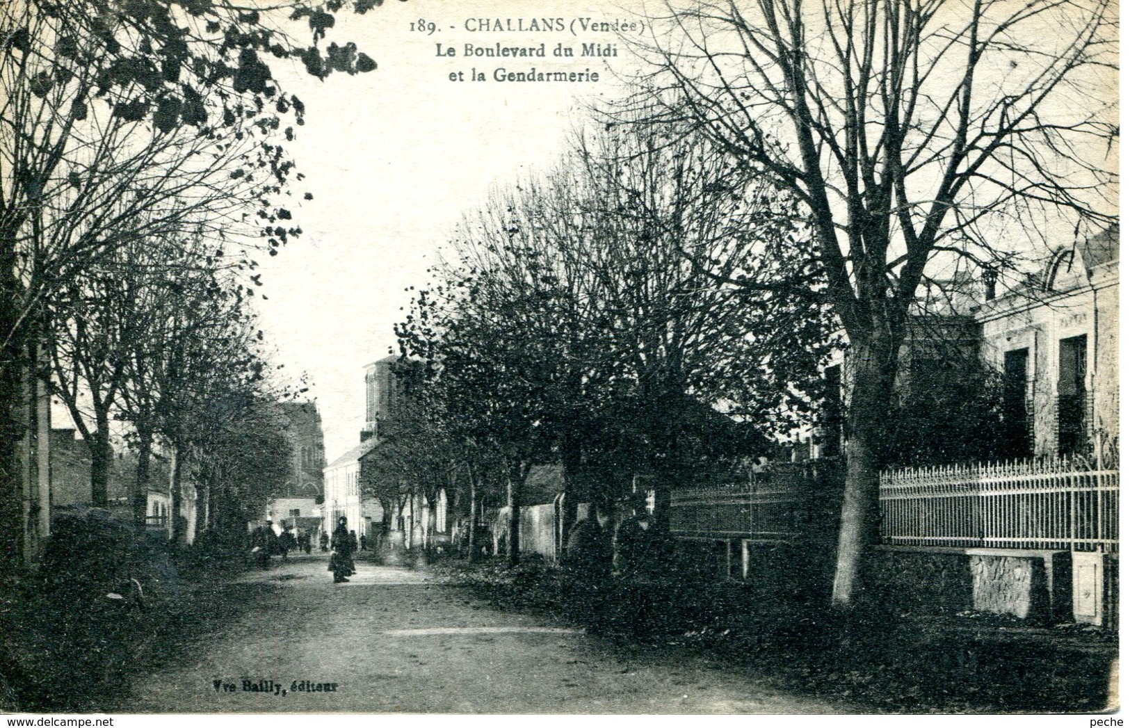 N°2129 R -cpa Challans -le Boulevard Du Midi Et La Gendarmerie- - Challans