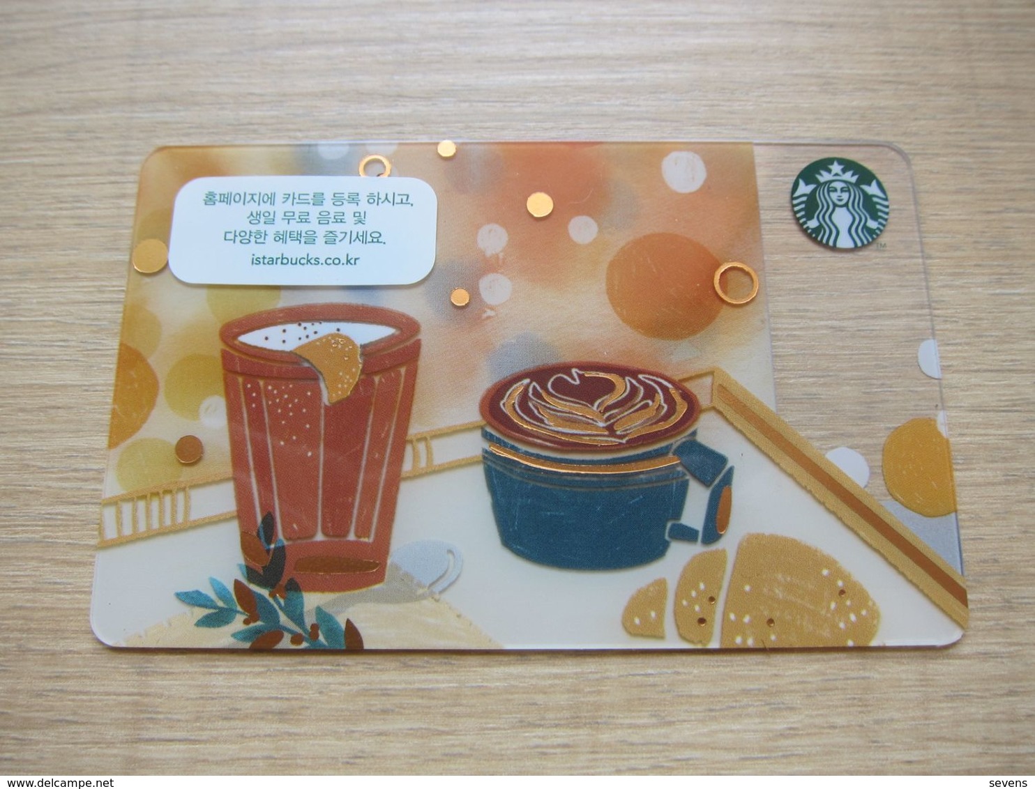 Korea Starbucks Card,coffee, Backside With A Scratch - Cartes Cadeaux