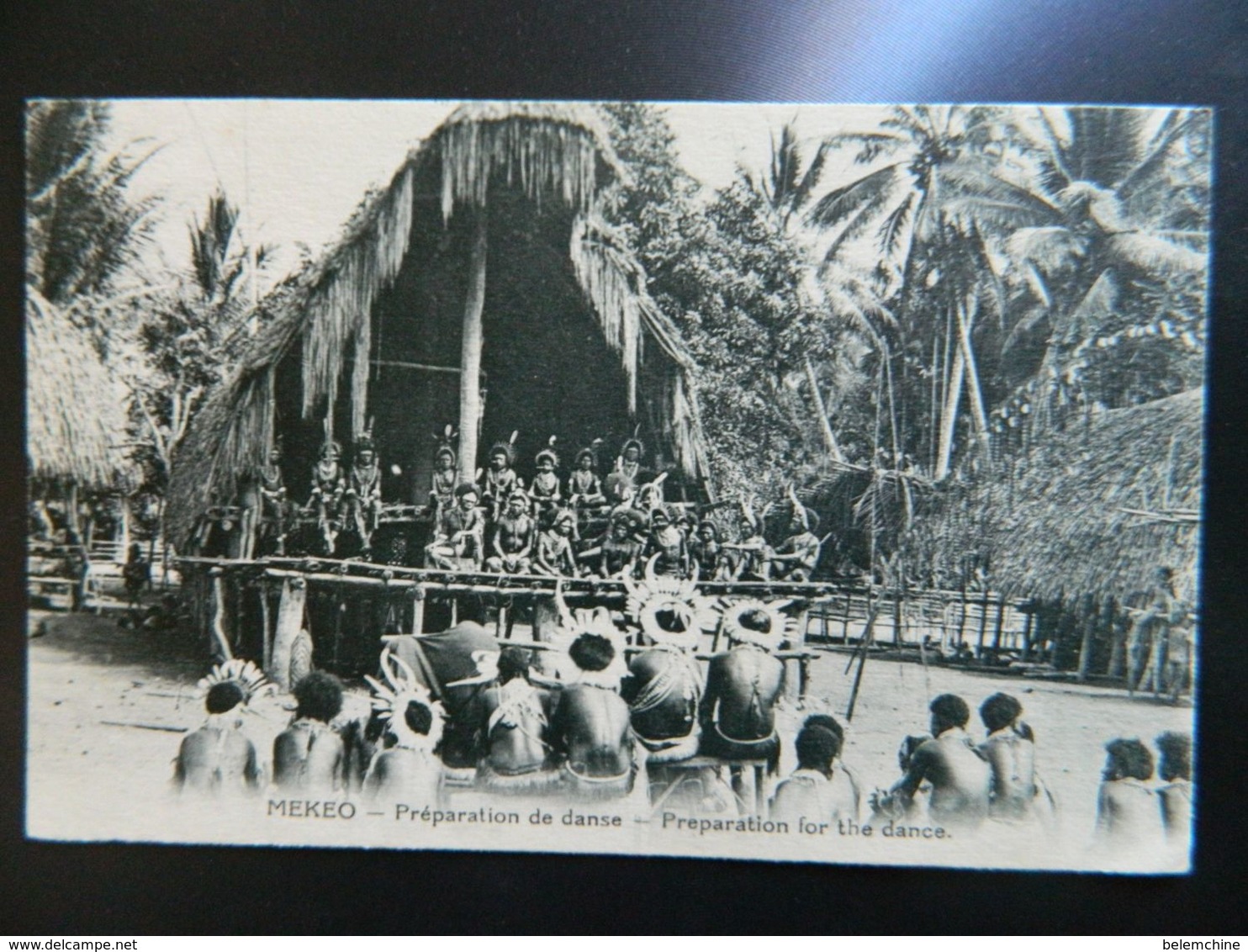 MEKEO           PREPARATION DE DANSE - Papua New Guinea