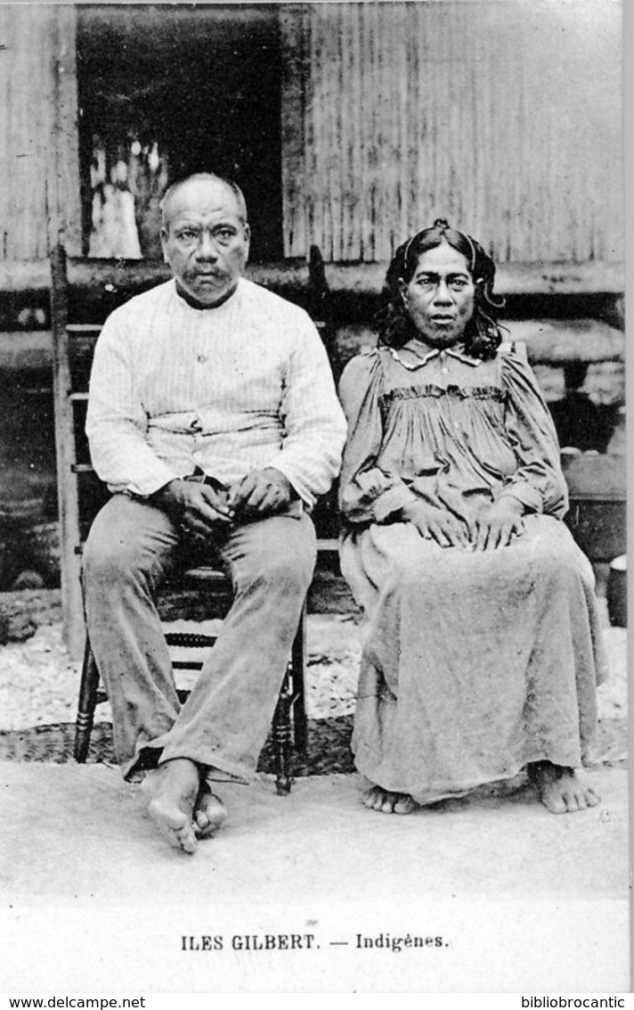 OCEANIE - KIRIBATI - ILES GILBERT < UN COUPLE D'INDIGENES - Kiribati