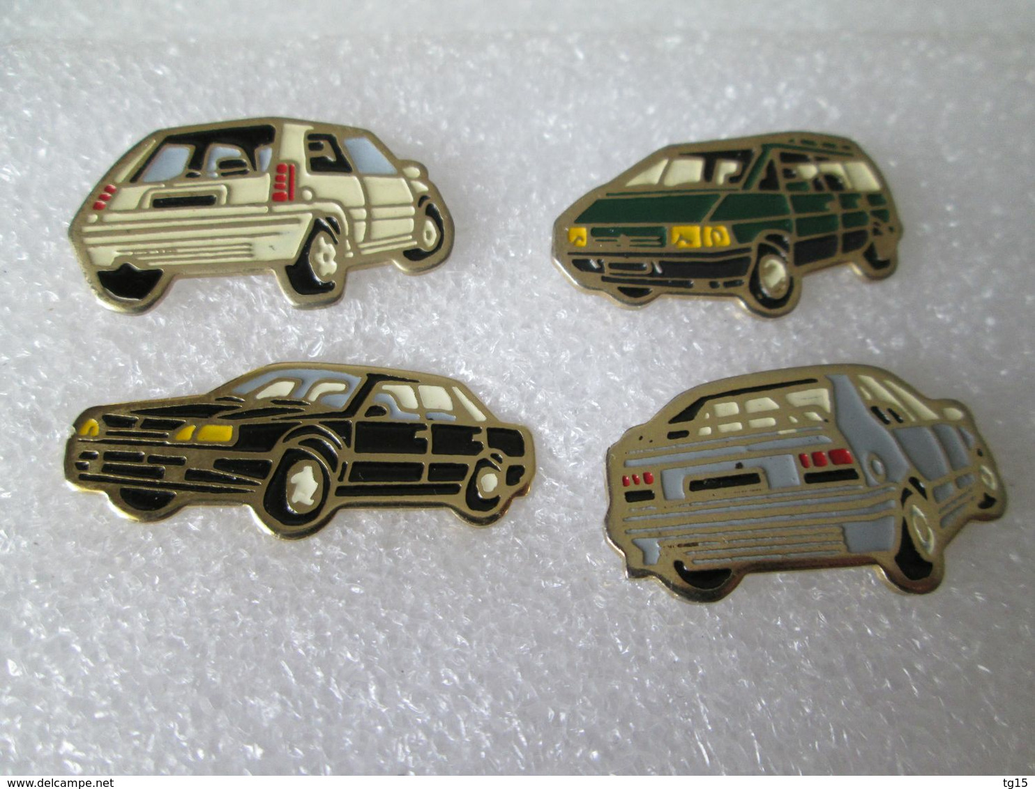 PIN'S   LOT  4  RENAULT - Renault