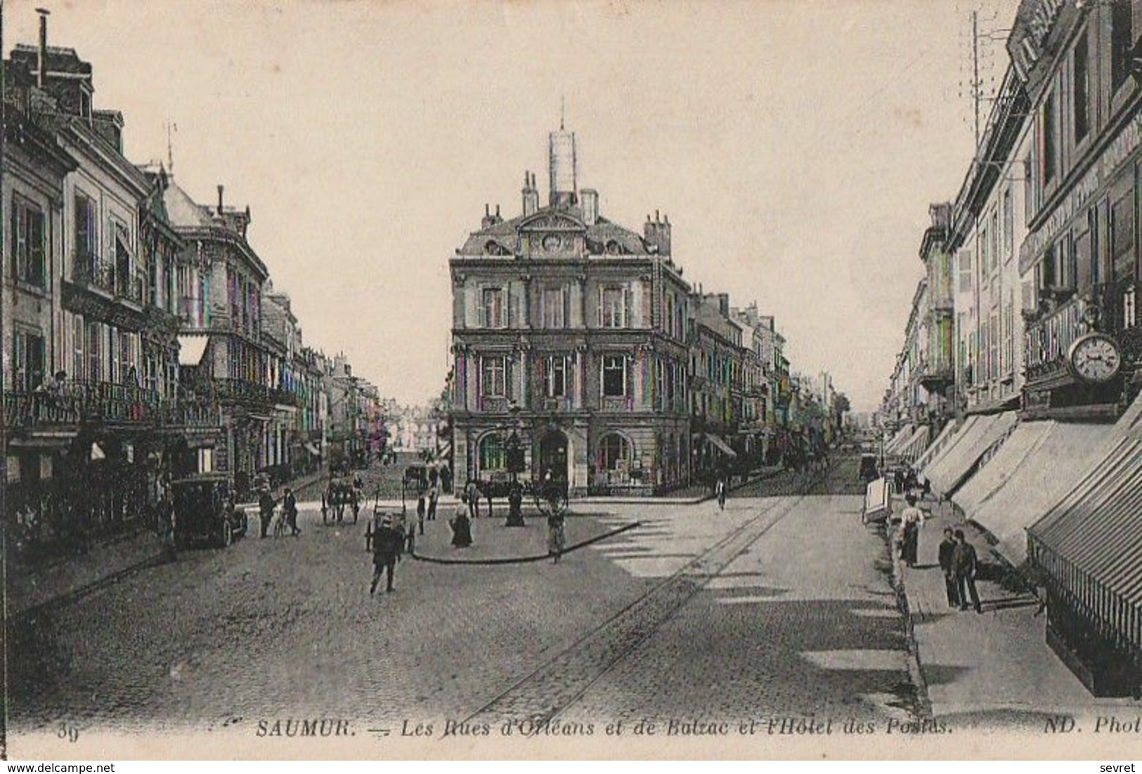 SAUMUR. - Les Rues D'Orléans Et De Balzac Et L'Hôtel Des Postes - Saumur