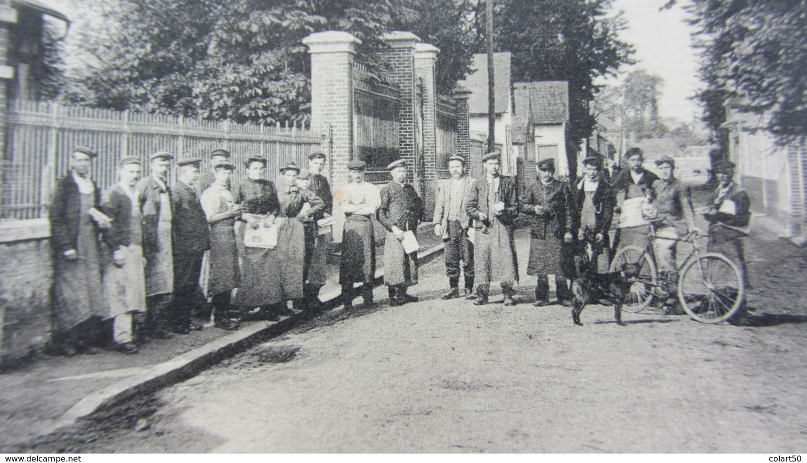 CPA  Ancienne  , SAINT-BLIMONT , Sortie De L'usine LEFORT  . - Abbeville