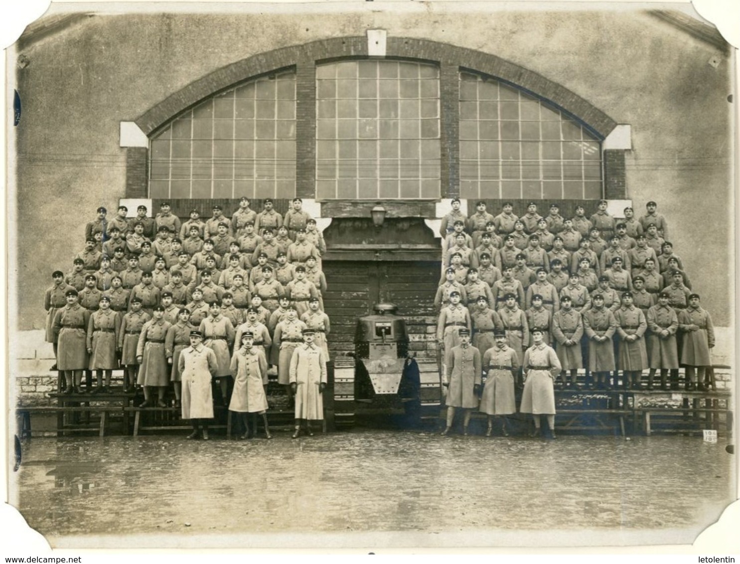 PHOTO DU 514e Reg. DE CHARS DE COMBAT EN 1923 À POITIERS (116 Militaires + Char Renault) - Guerra, Militari