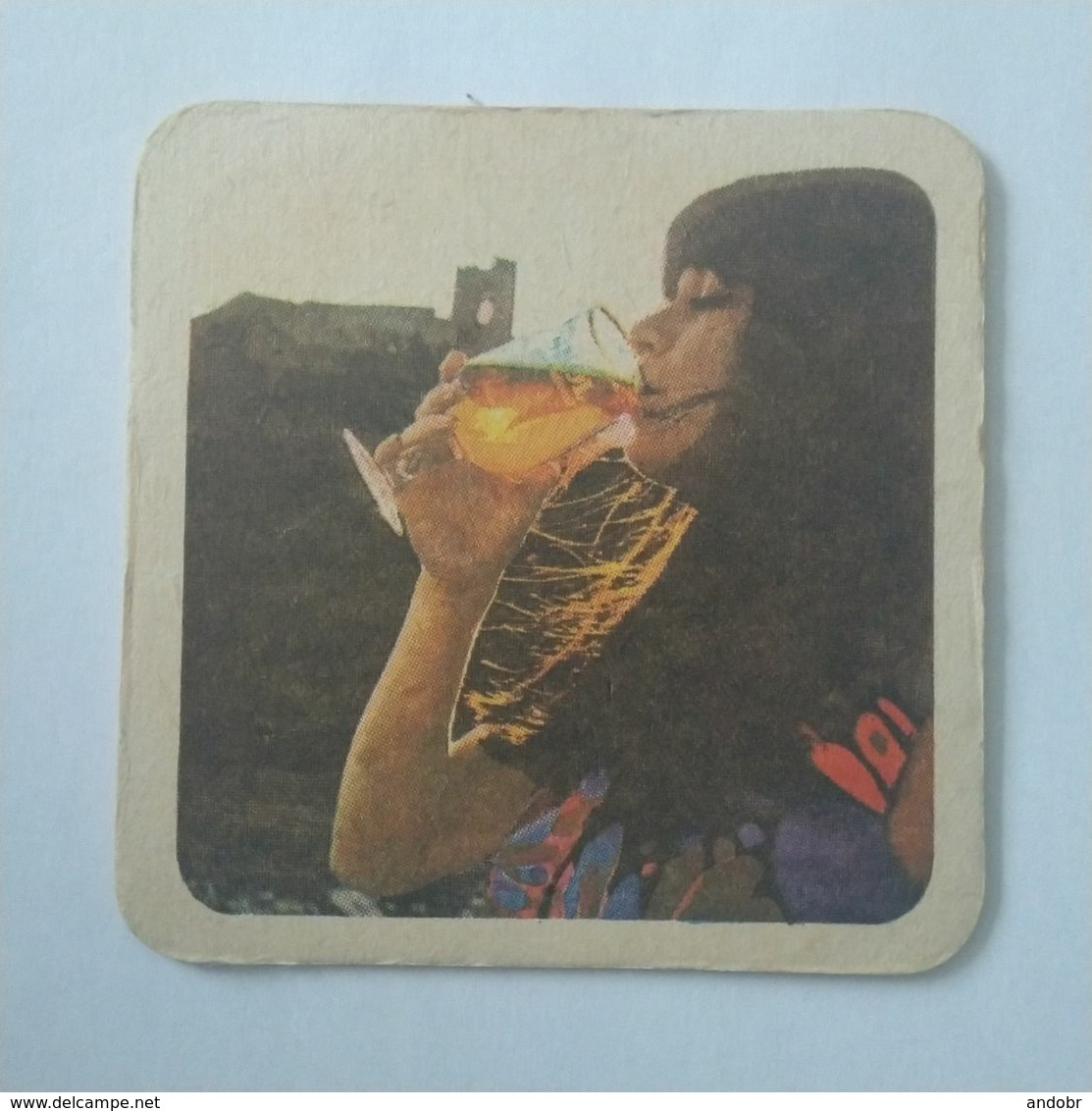 Beer Mat/coaster With PRETTY GIRLS PICTURES - Sous-bocks
