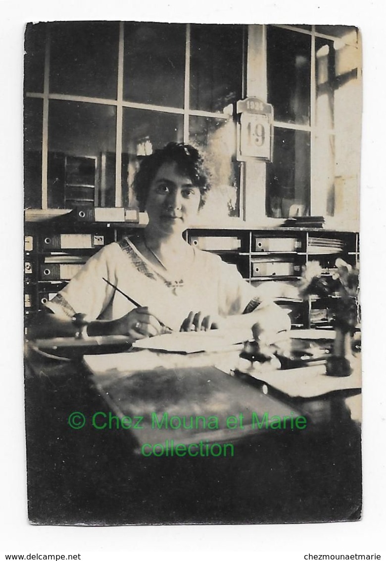 JEANNE BARRIER EN 1924 AU TRAVAIL - PHOTO 8*5.5 CM - Identifizierten Personen