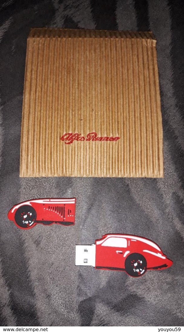 Clé USB OFFICIEL ALFA ROMEO LE MANS 1938 - 8 GB - COLLECTION - VOITURE EN 3D - ROUGE - NEUVE