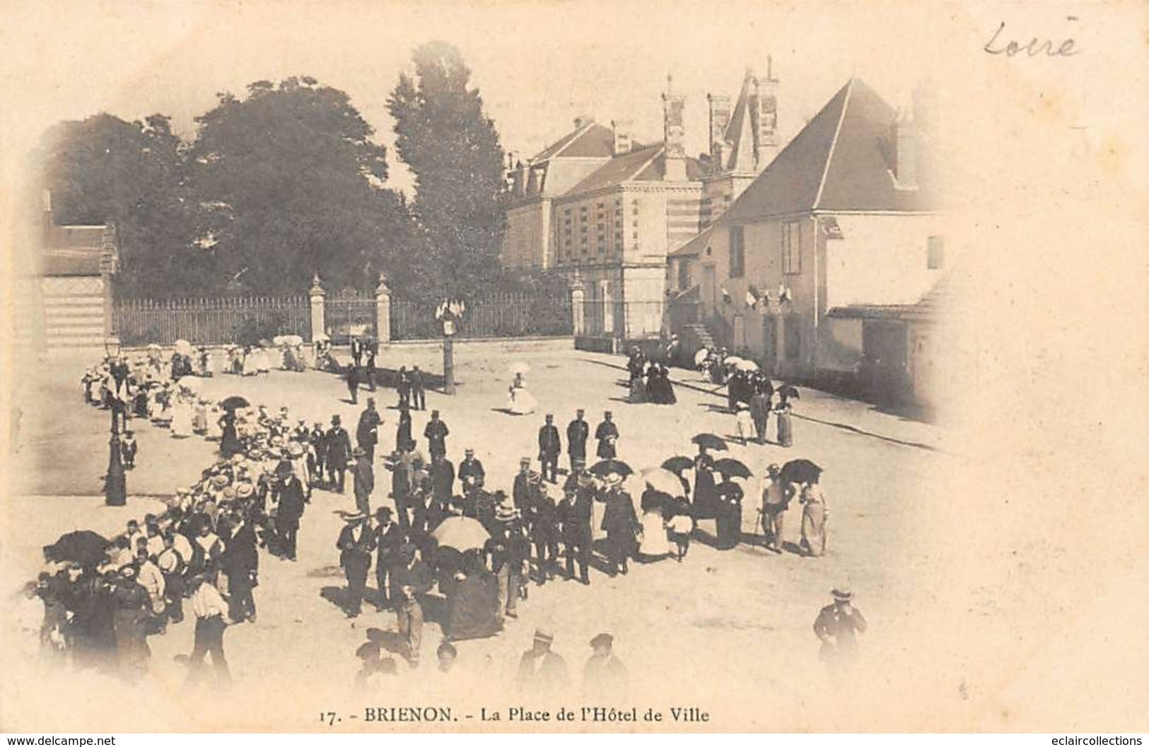 Brienon           42        Place De L'Hôtel De Ville.   Cortège          (voir Scan) - Autres & Non Classés